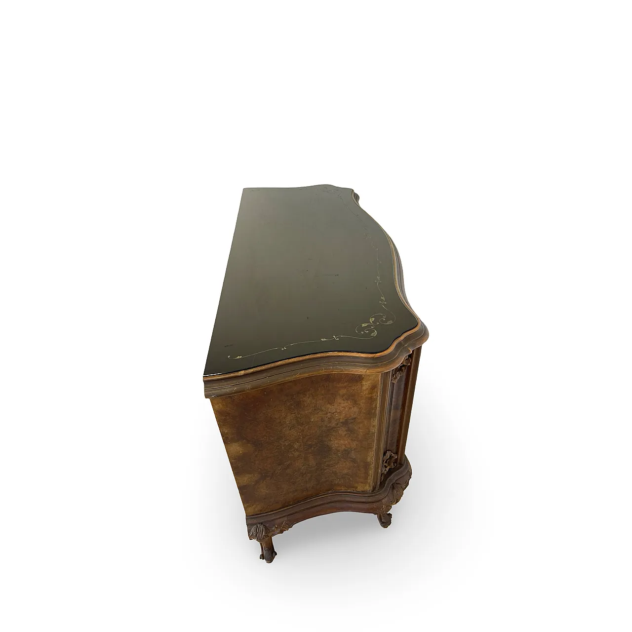 Elegant Italian Louis XV-style chest of drawers, circa 1940s. 46