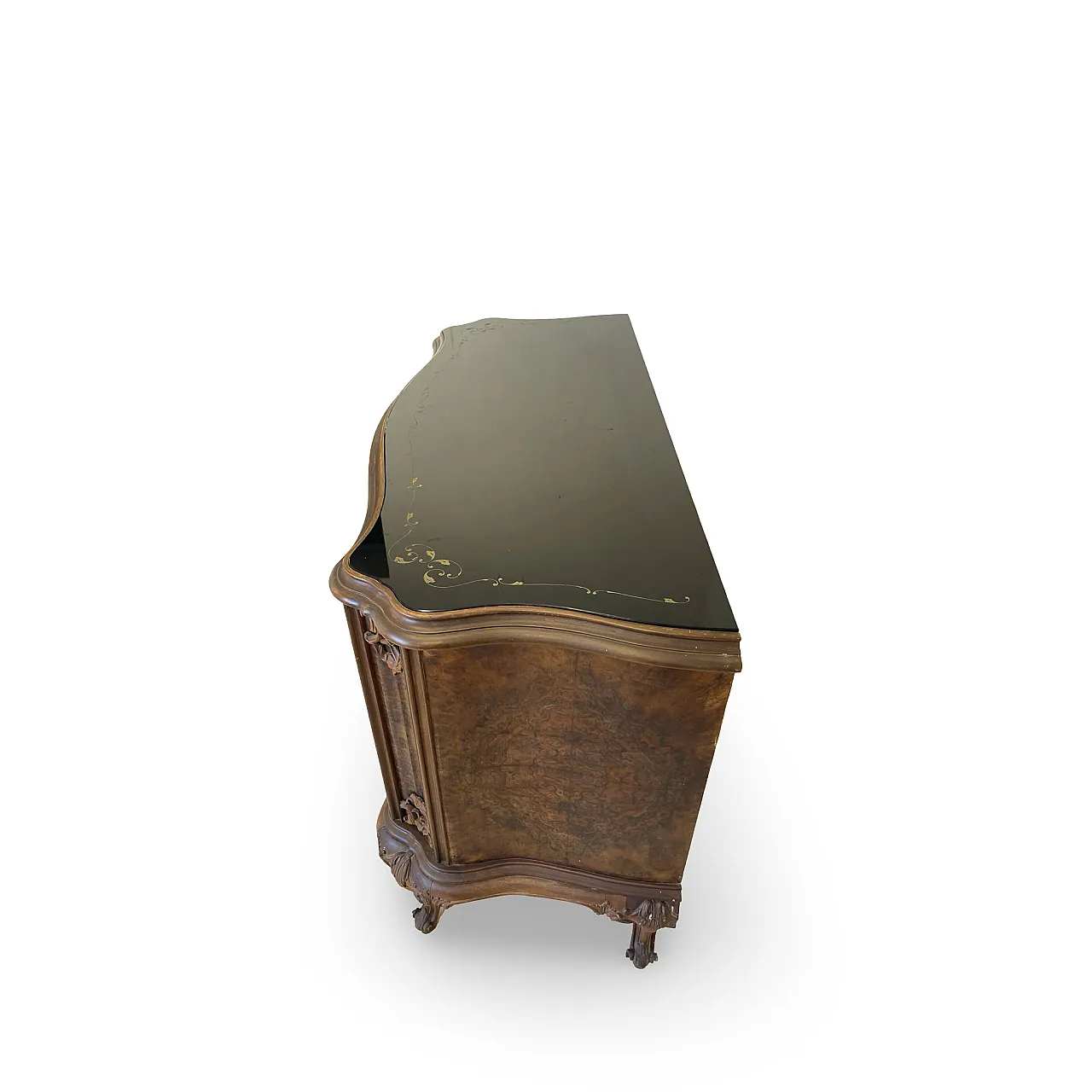 Elegant Italian Louis XV-style chest of drawers, circa 1940s. 47