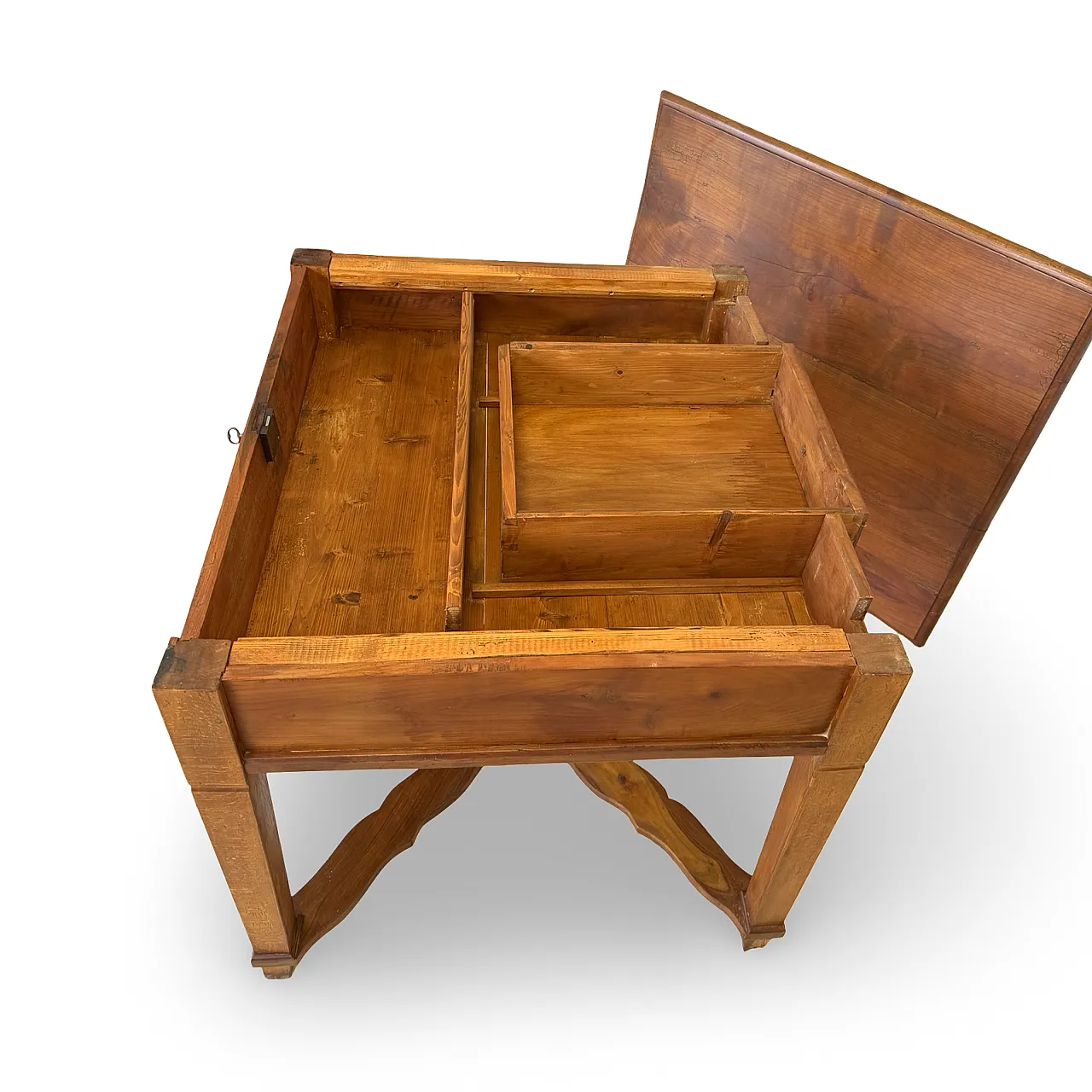 An Italian antique walnut table, 1900s 37