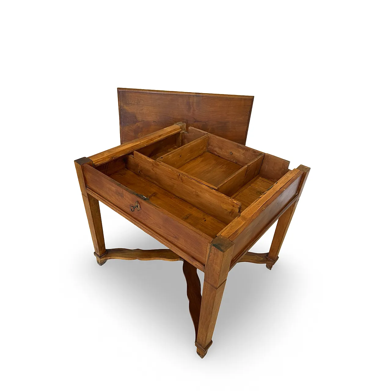 An Italian antique walnut table, 1900s 39