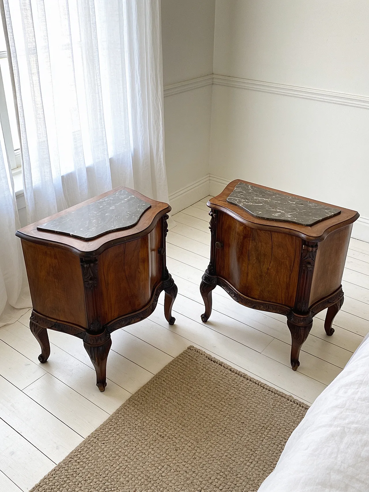 Art deco walnut serpentine nightstands, 30s 1