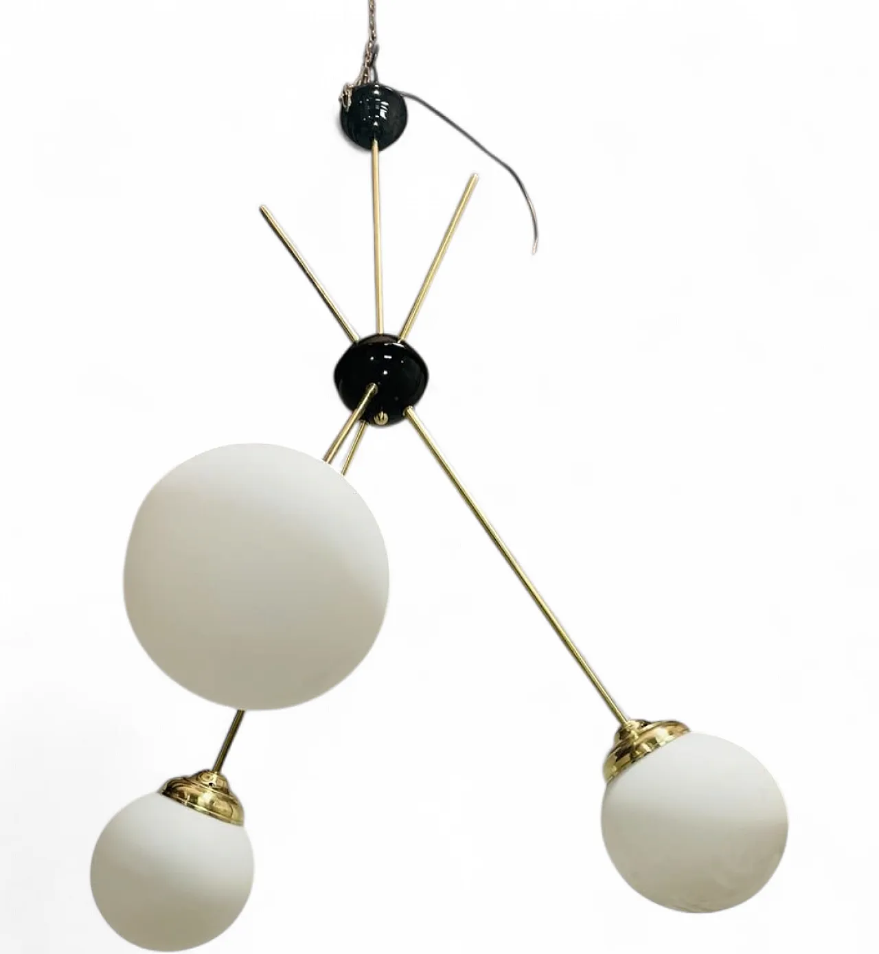 Lampadario Mid-Century in ottone e vetro opalino satinato, Italia, anni '60 6
