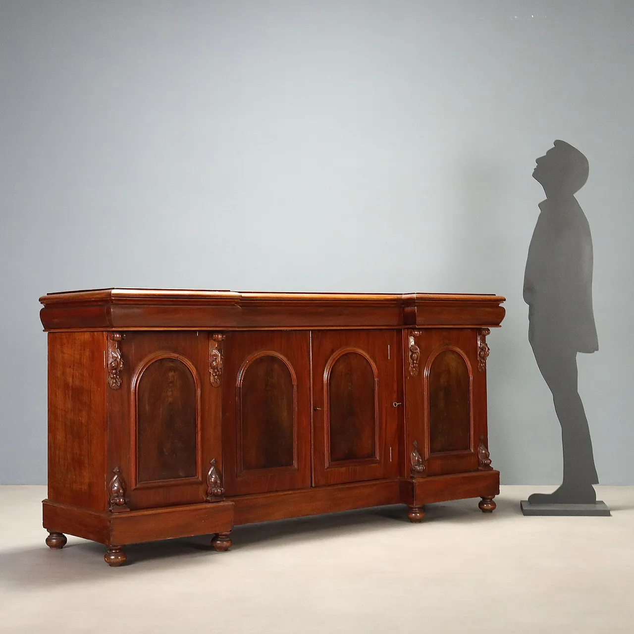 Victorian carved mahogany sideboard, 19th century 2