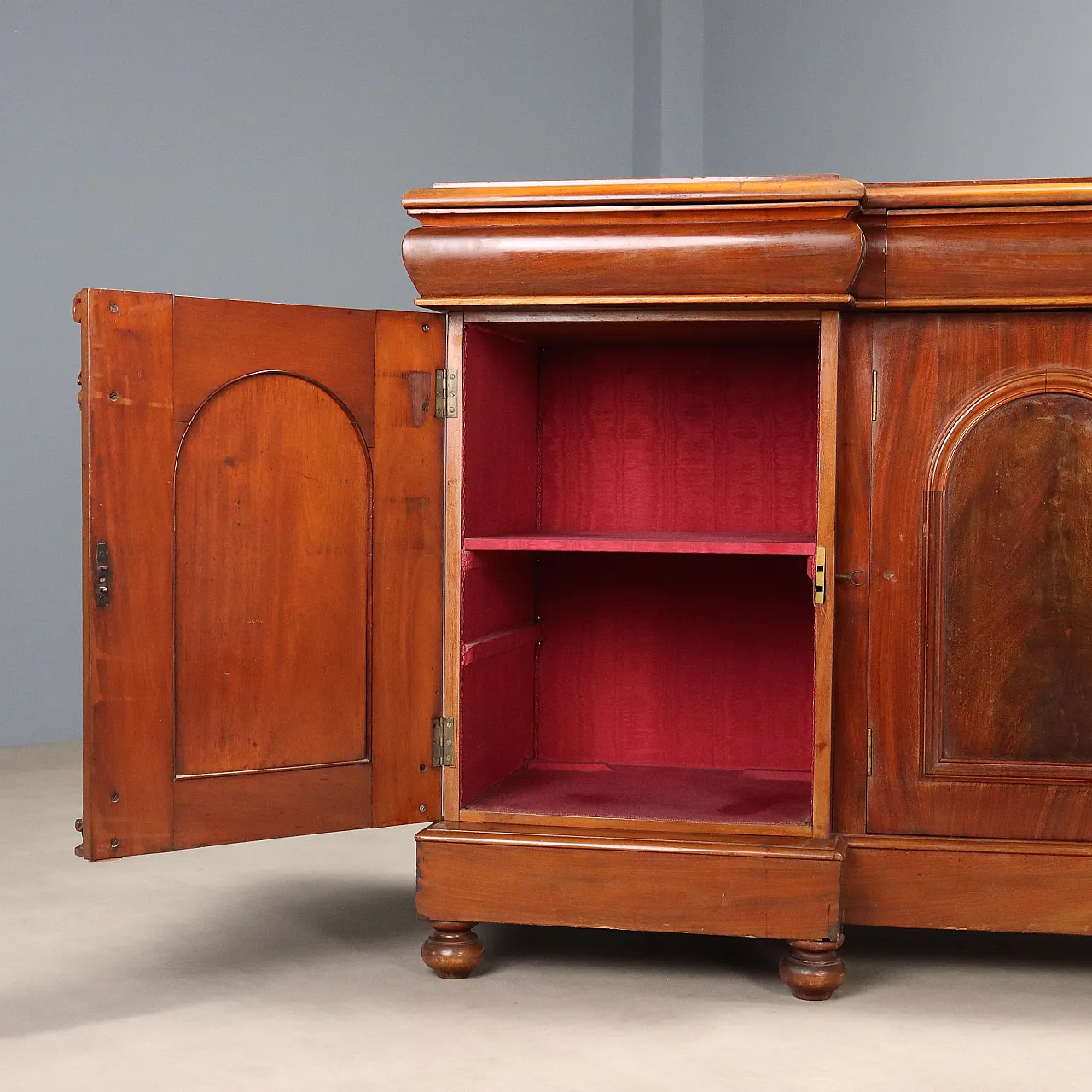 Victorian carved mahogany sideboard, 19th century 4