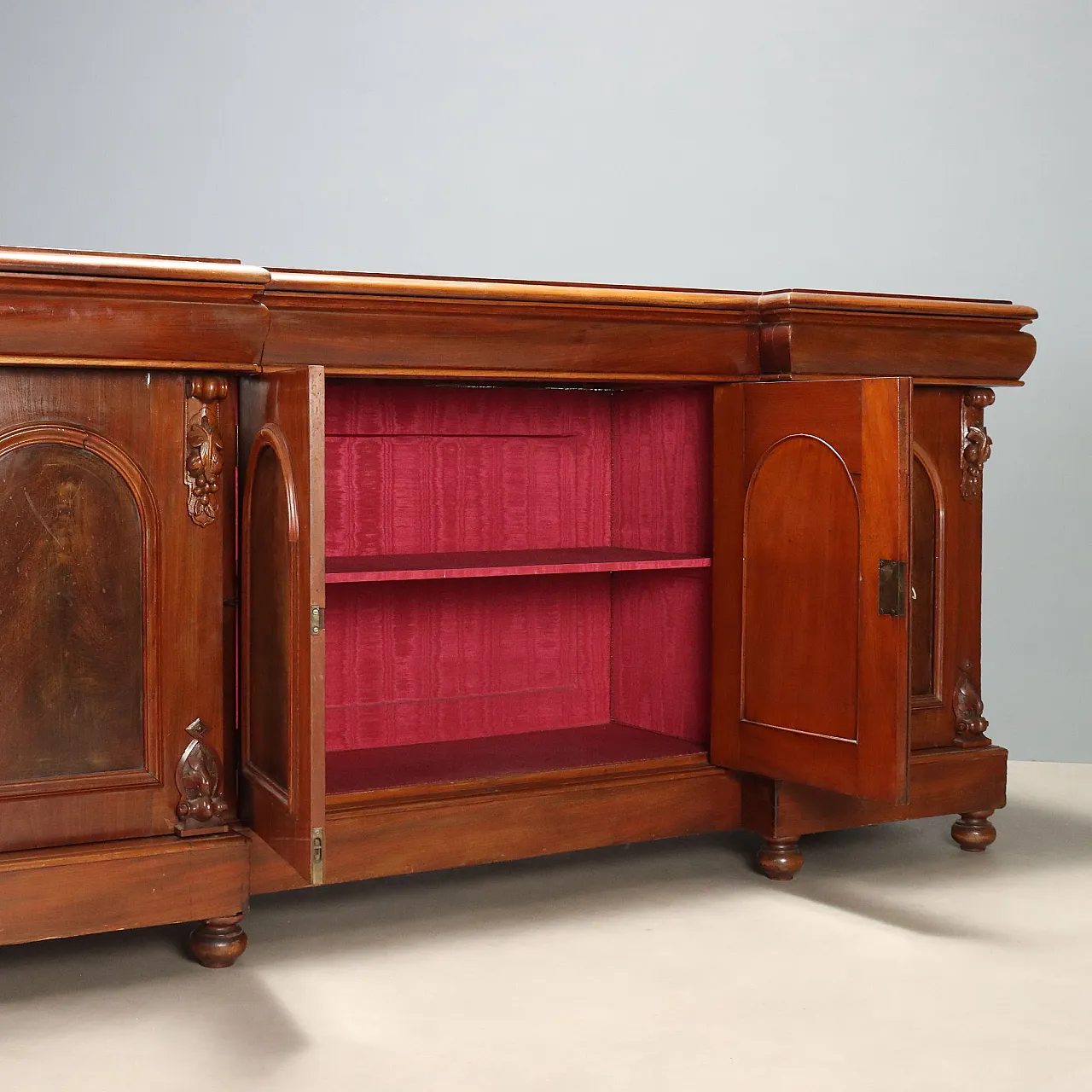 Victorian carved mahogany sideboard, 19th century 5