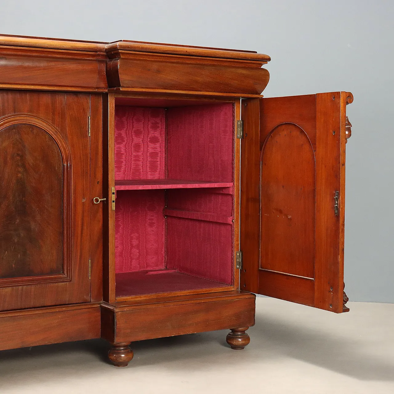 Victorian carved mahogany sideboard, 19th century 6