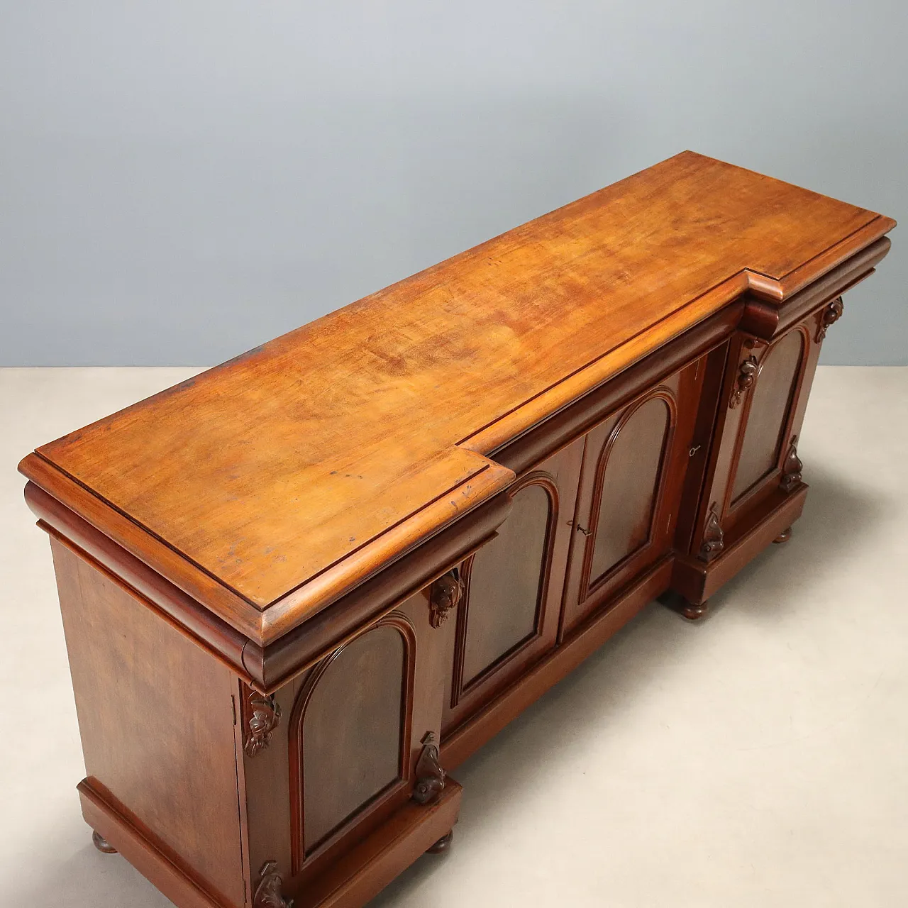Victorian carved mahogany sideboard, 19th century 10