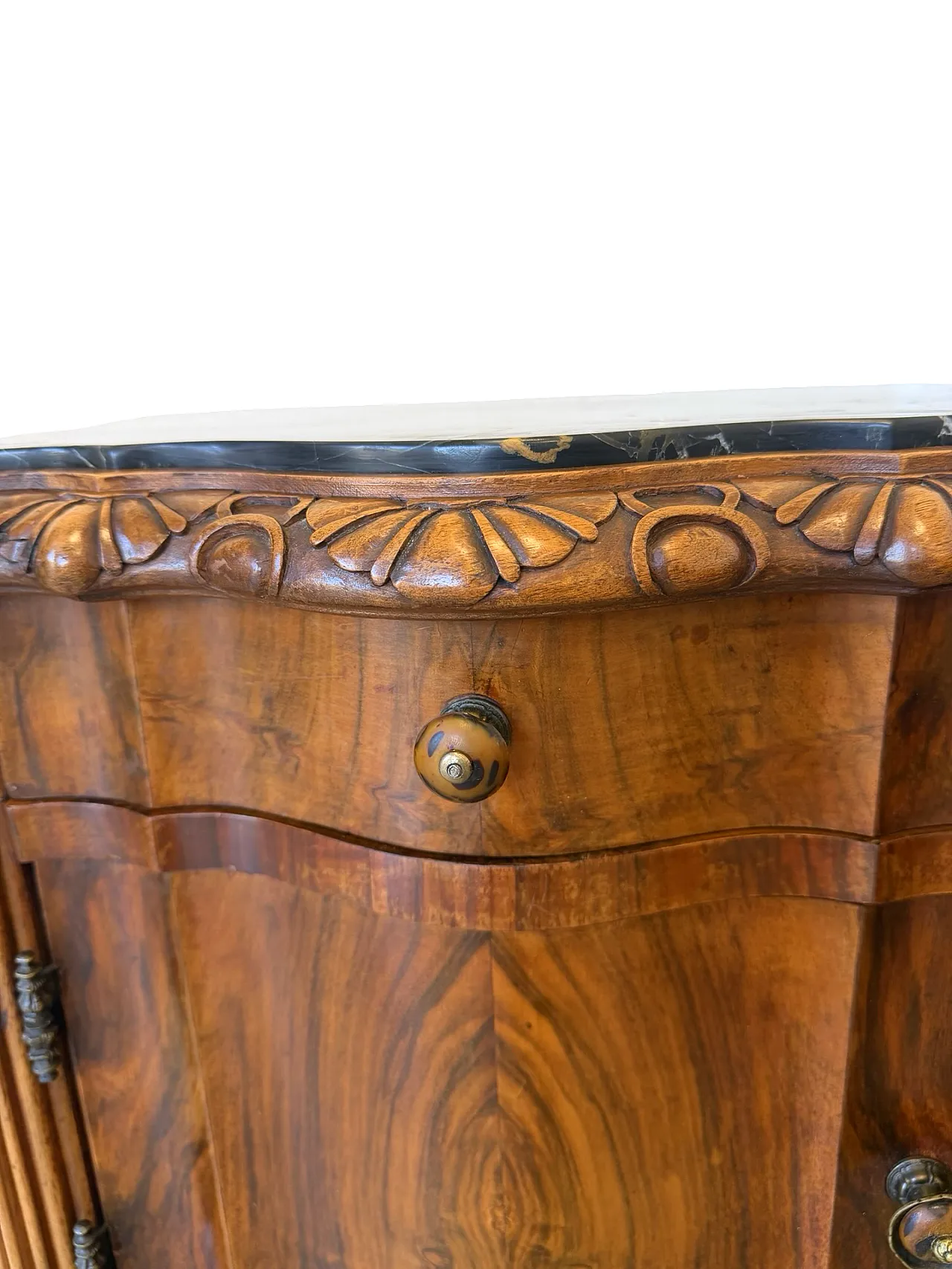 Comodini serpentini in noce stile art déco, anni '30 31
