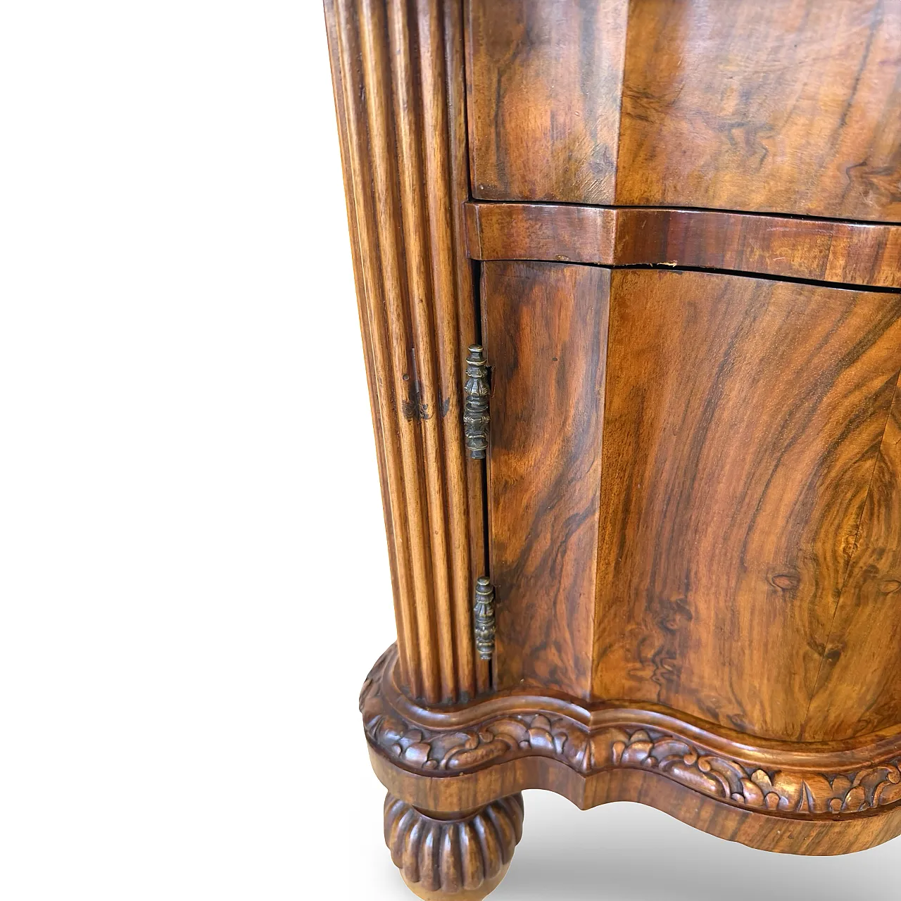 Comodini serpentini in noce stile art déco, anni '30 33
