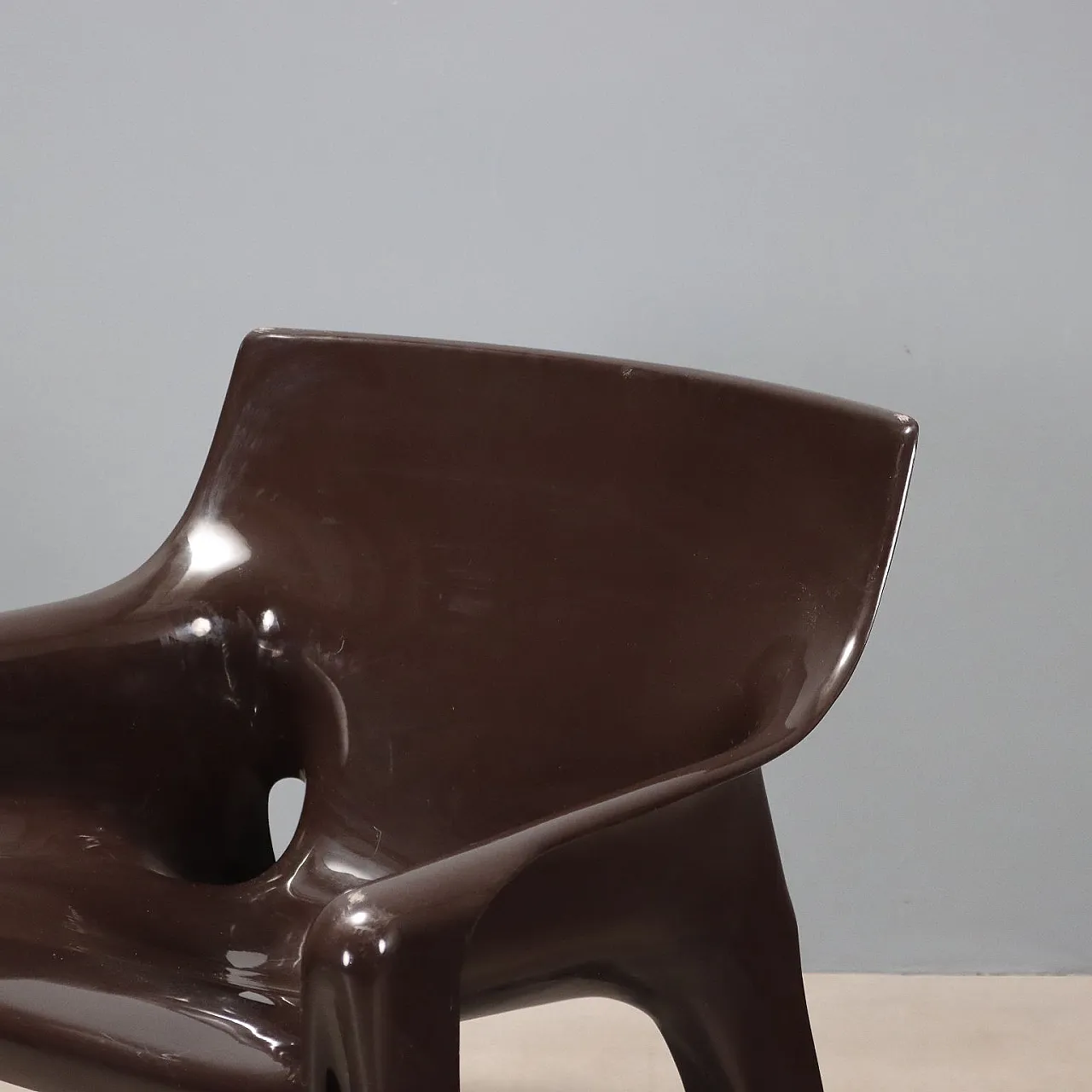 Pair of Vicario armchairs by V.Magistretti for Artemide, 20th century 4