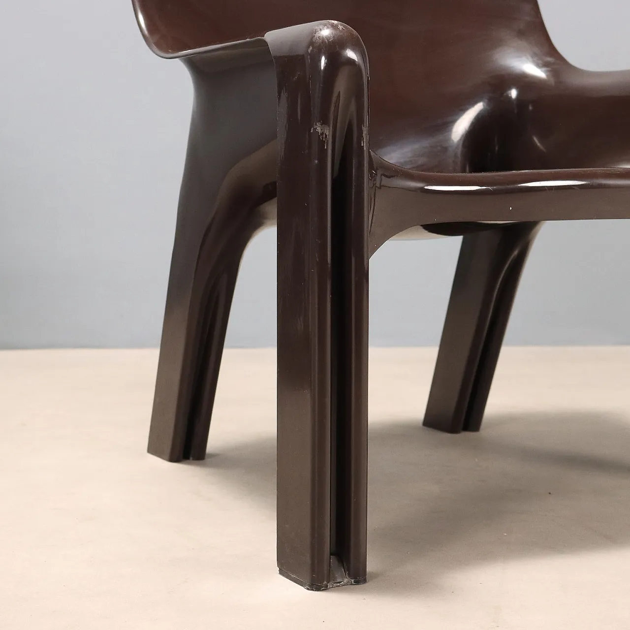 Pair of Vicario armchairs by V.Magistretti for Artemide, 20th century 6