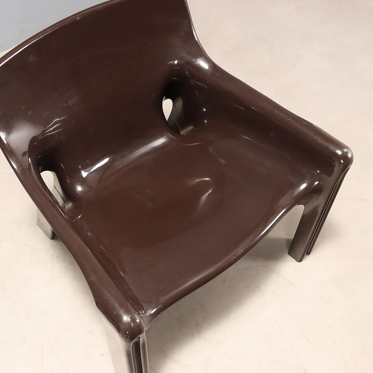 Pair of Vicario armchairs by V.Magistretti for Artemide, 20th century 7