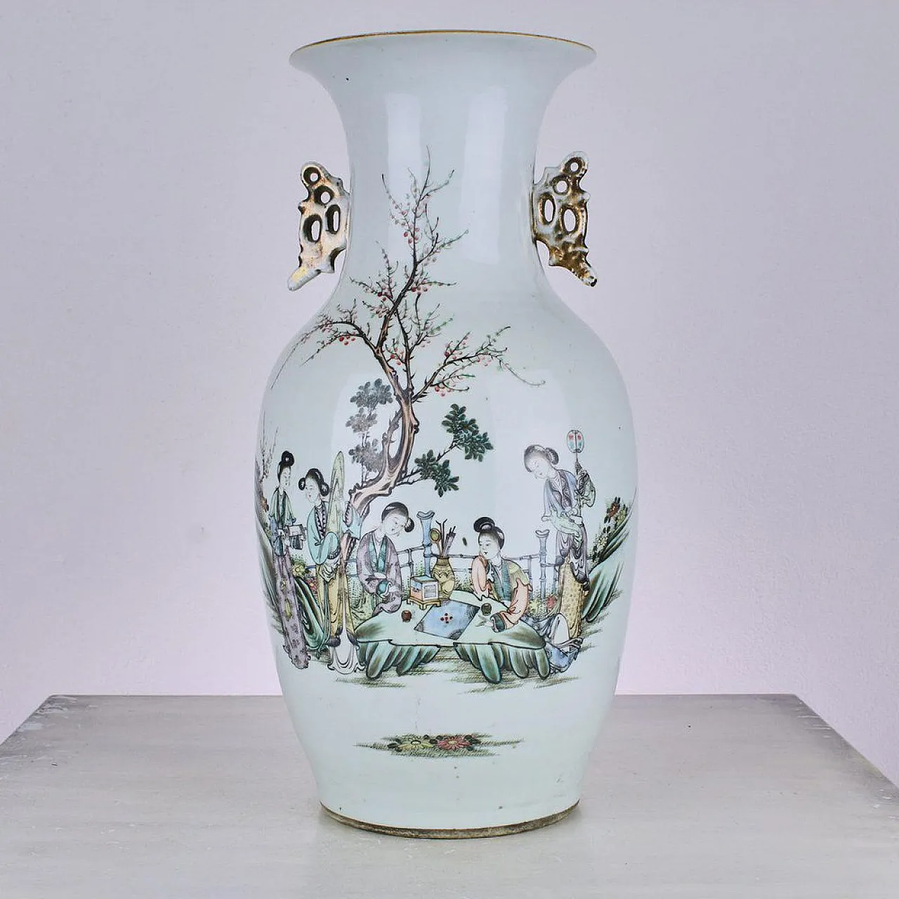 Antique Chinese Vase, 20th century 1