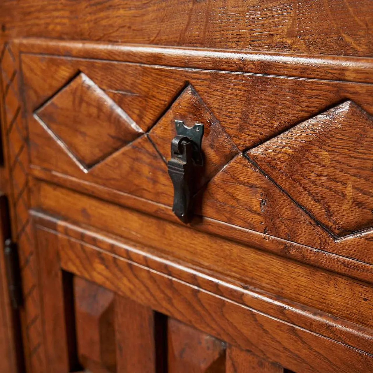 Sculptured brown Oak sideboard, early 20th century 4