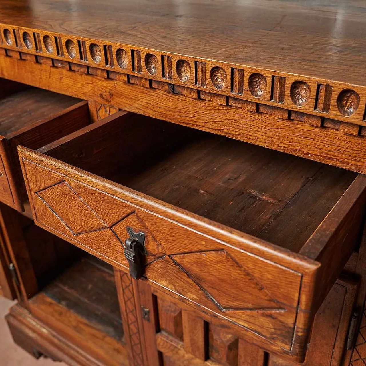 Sculptured brown Oak sideboard, early 20th century 6