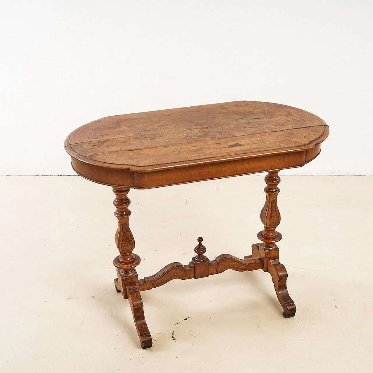 Oval Venetian Walnut Table, 20TH CENTURY 1