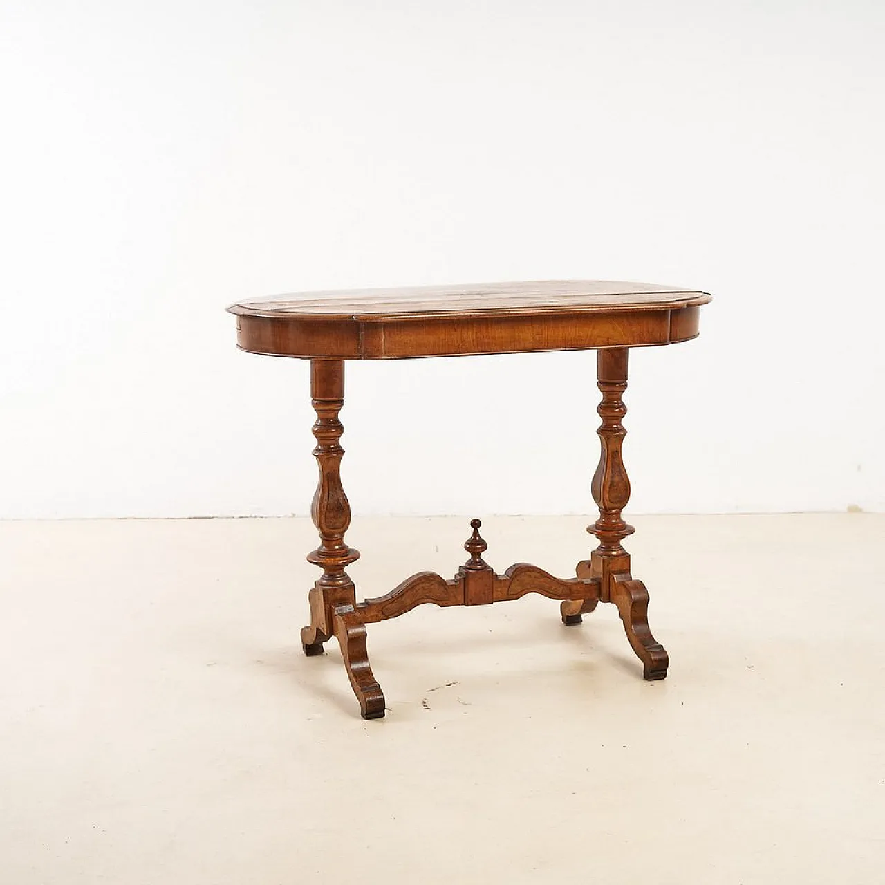 Oval Venetian Walnut Table, 20TH CENTURY 2