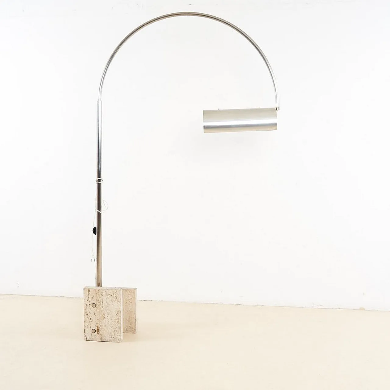 Arched Lamp attrto G. Cesari and E. Panzeri for Nucleo, 1970s 1