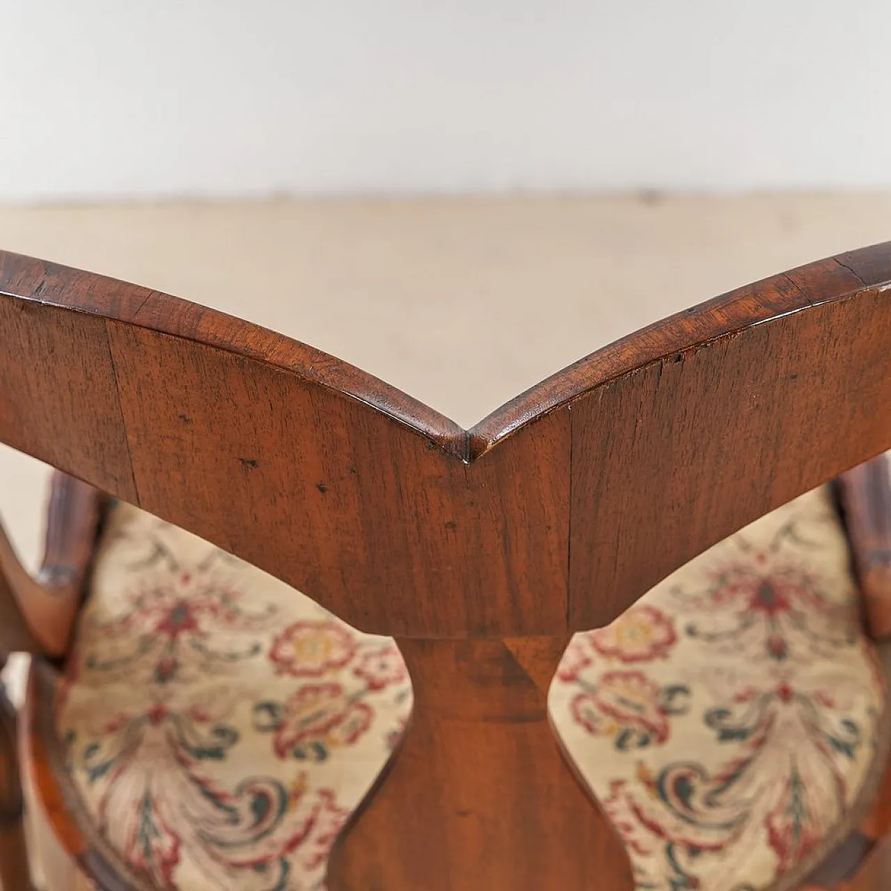 4 Neoclassical Chairs in Walnut and fabric, 20th century 7