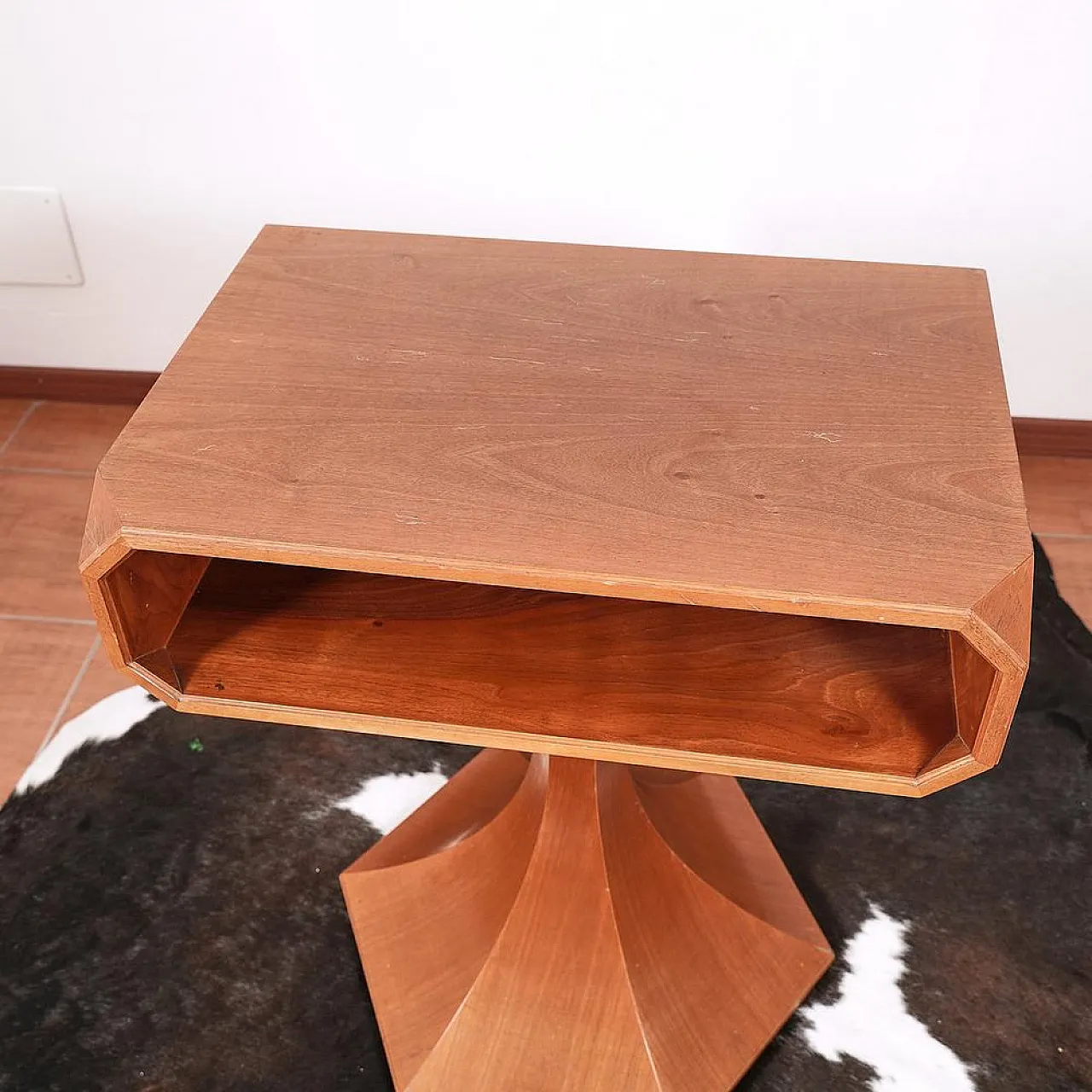 Central leg table with Compartment attri. to Luigi Massoni, 1970s 8