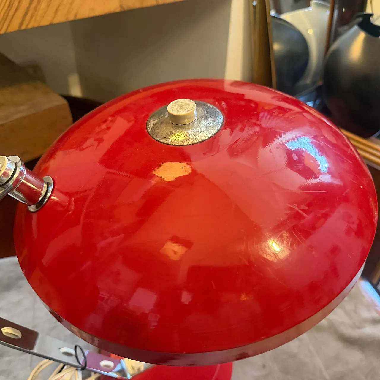 Lampada da scrivania in metallo e acciaio rosso, anni '60 3