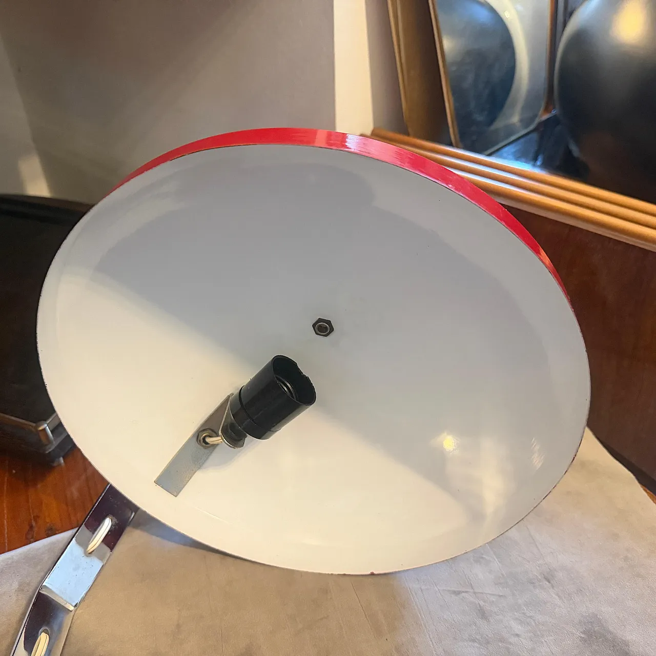 Lampada da scrivania in metallo e acciaio rosso, anni '60 4
