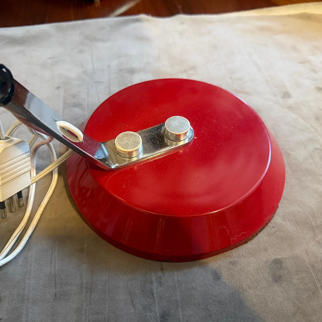 Lampada da scrivania in metallo e acciaio rosso, anni '60 7