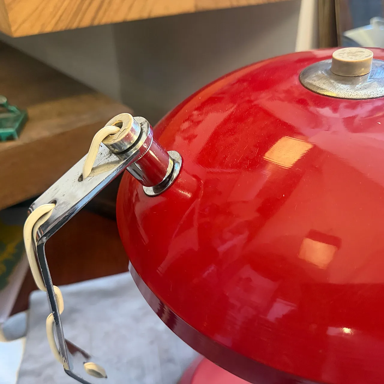 Lampada da scrivania in metallo e acciaio rosso, anni '60 8