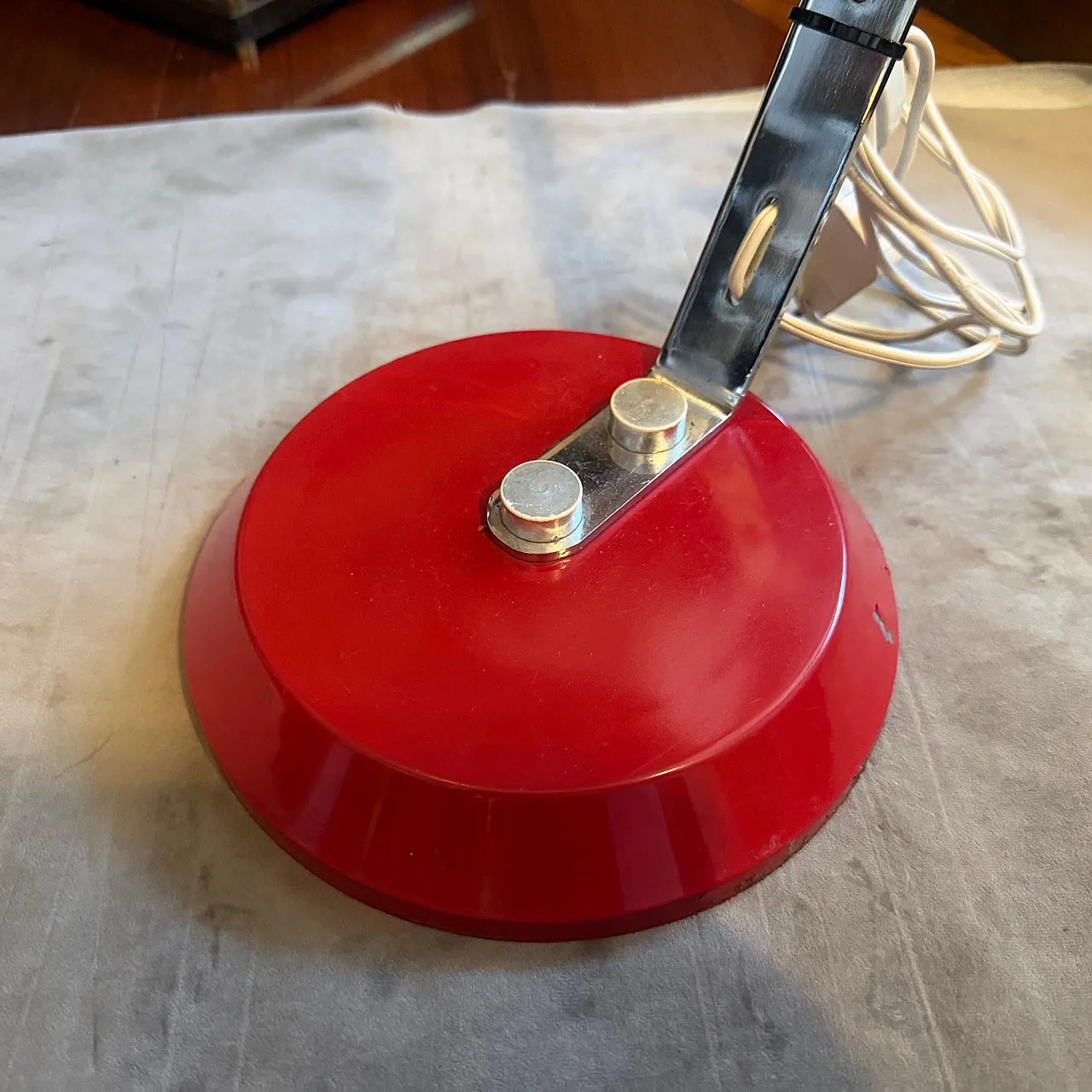 Lampada da scrivania in metallo e acciaio rosso, anni '60 12