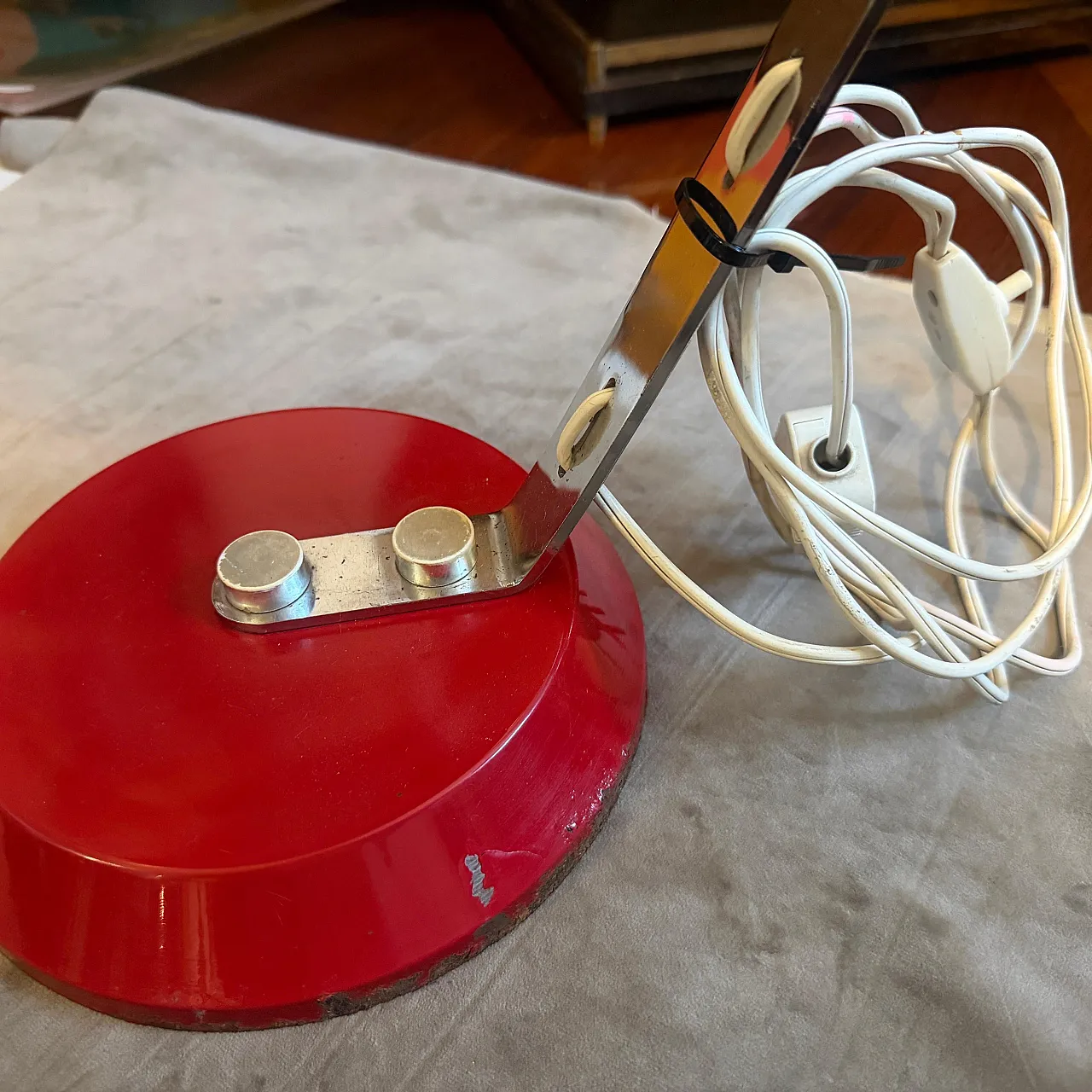 Lampada da scrivania in metallo e acciaio rosso, anni '60 13