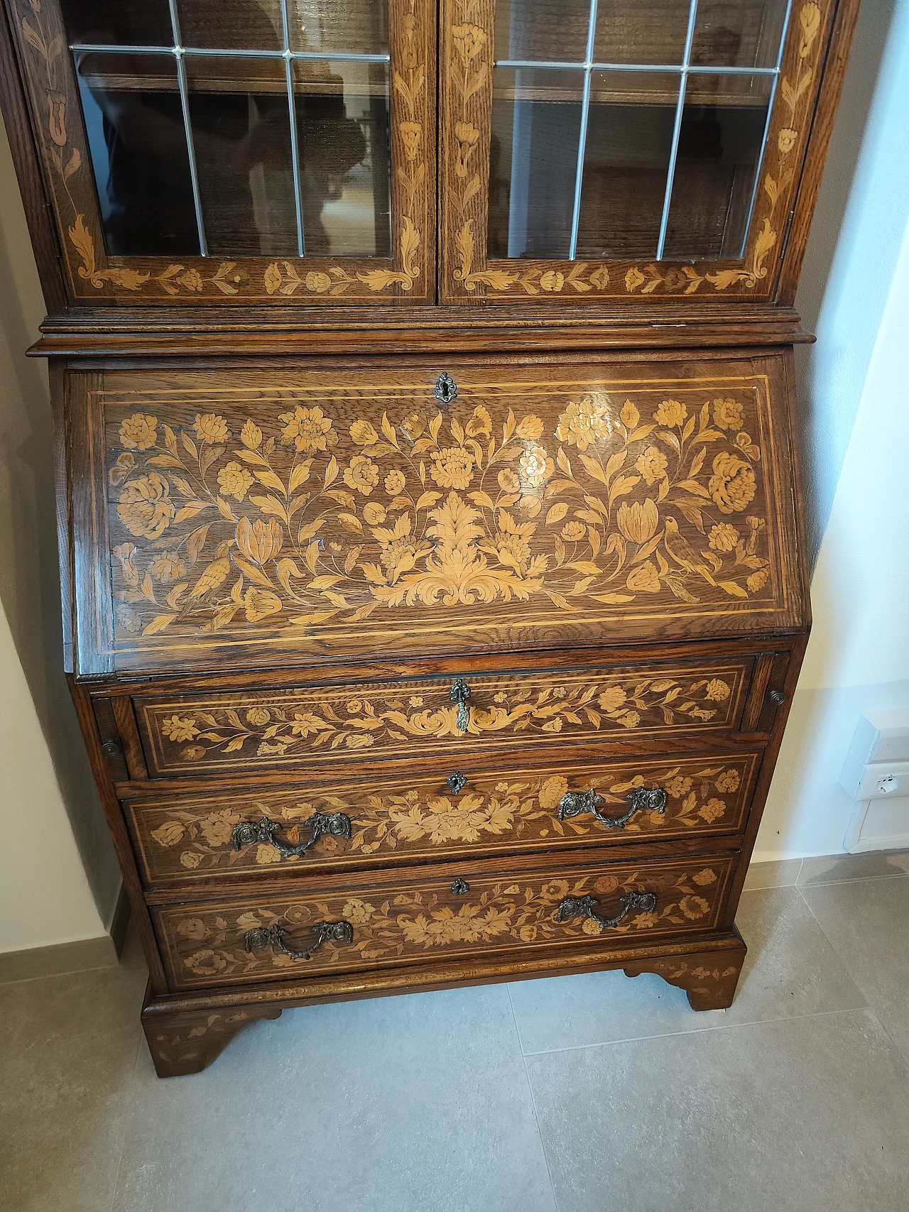 Antique desk/bookcase with inlays 2