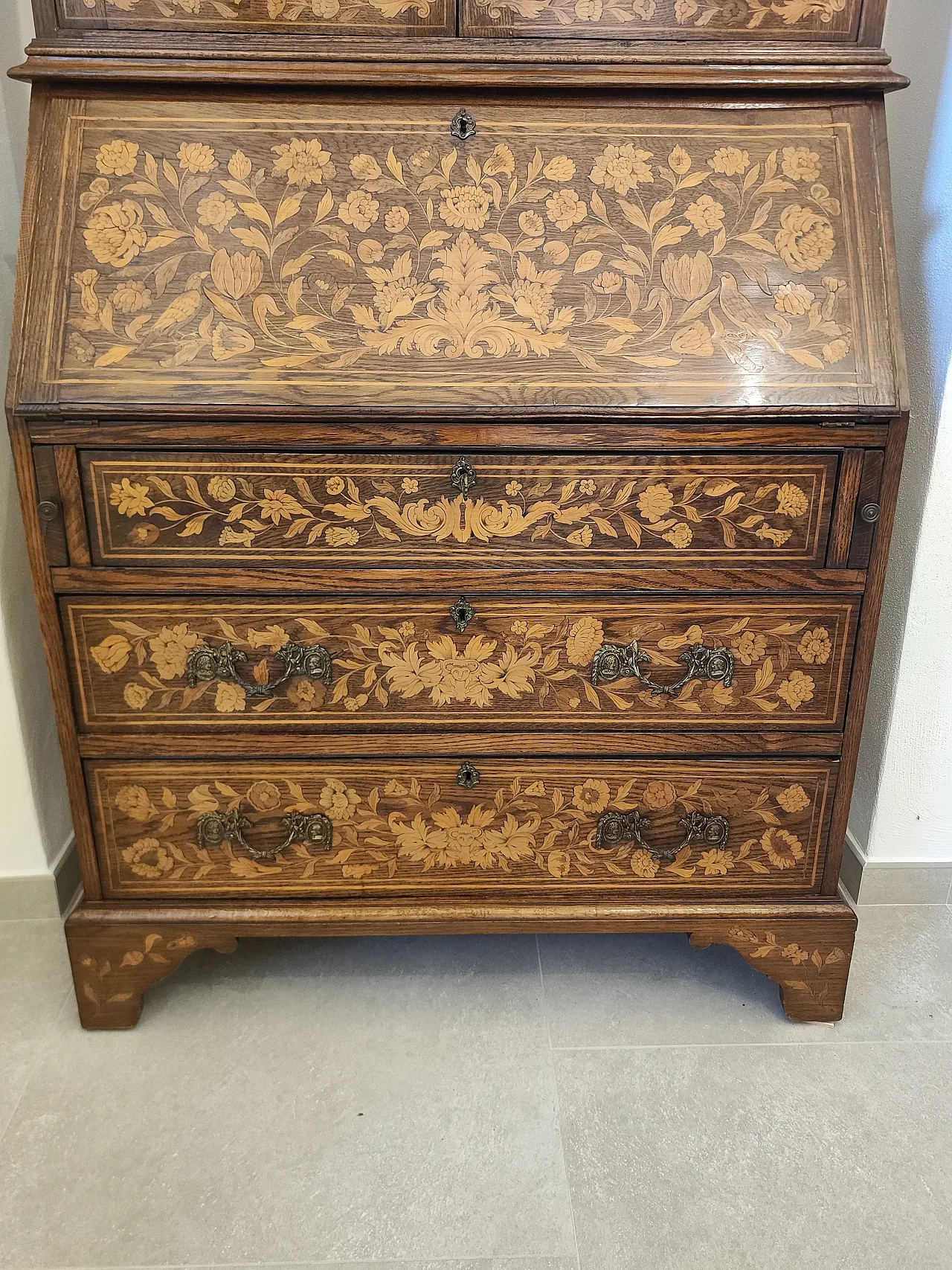 Antique desk/bookcase with inlays 6