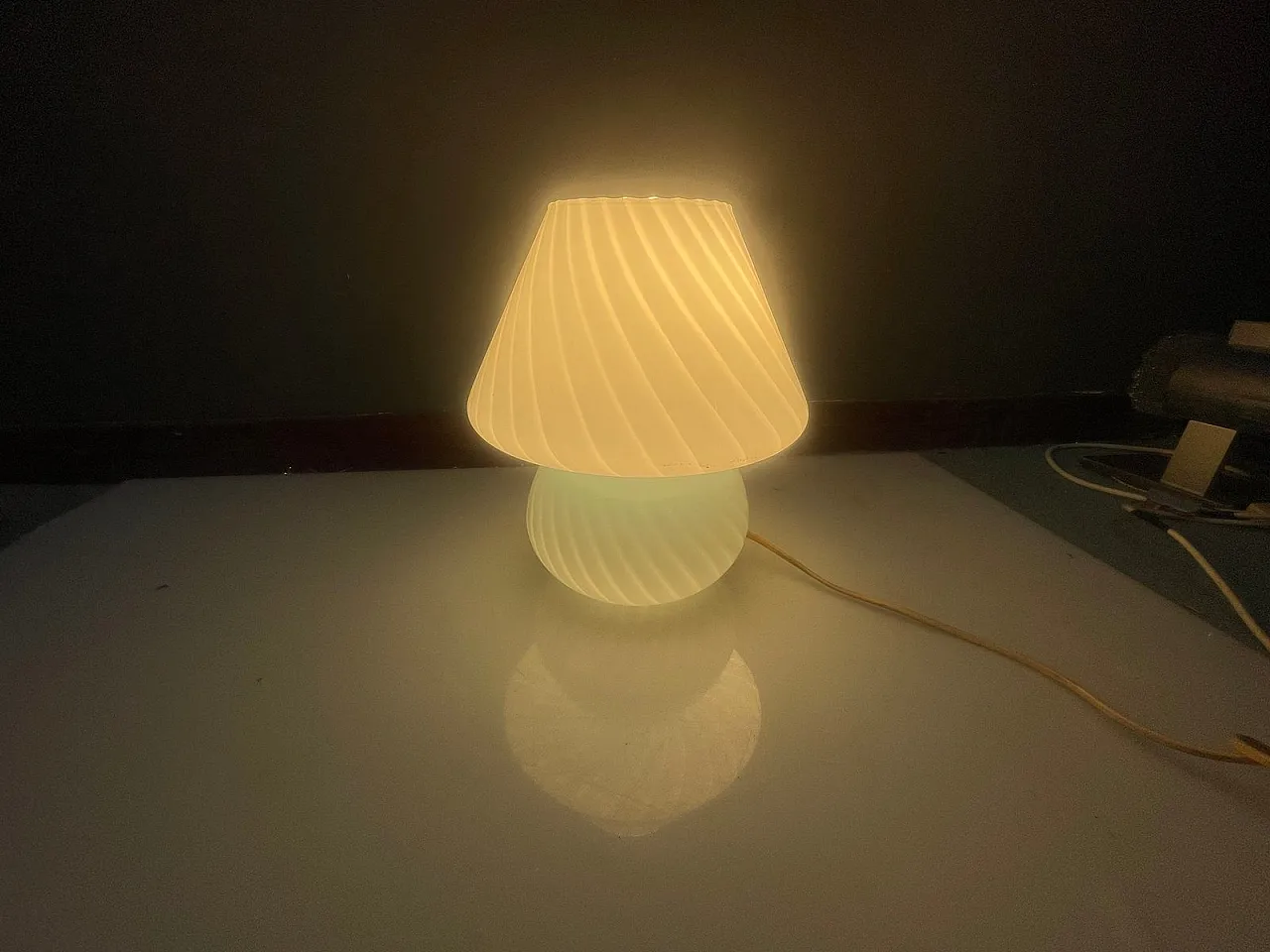 Mushroom-shaped Murano glass table lamp by Paolo Venini, 1970s 4