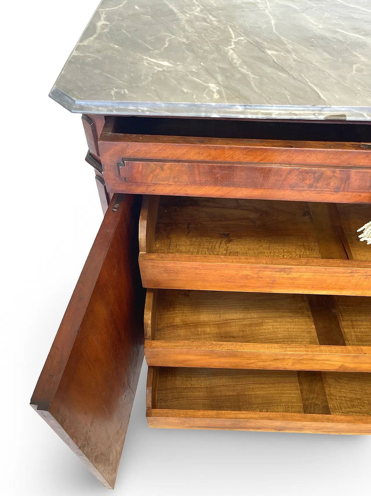 Umbertino chest of drawers in mahogany and walnut, 19th century. 20