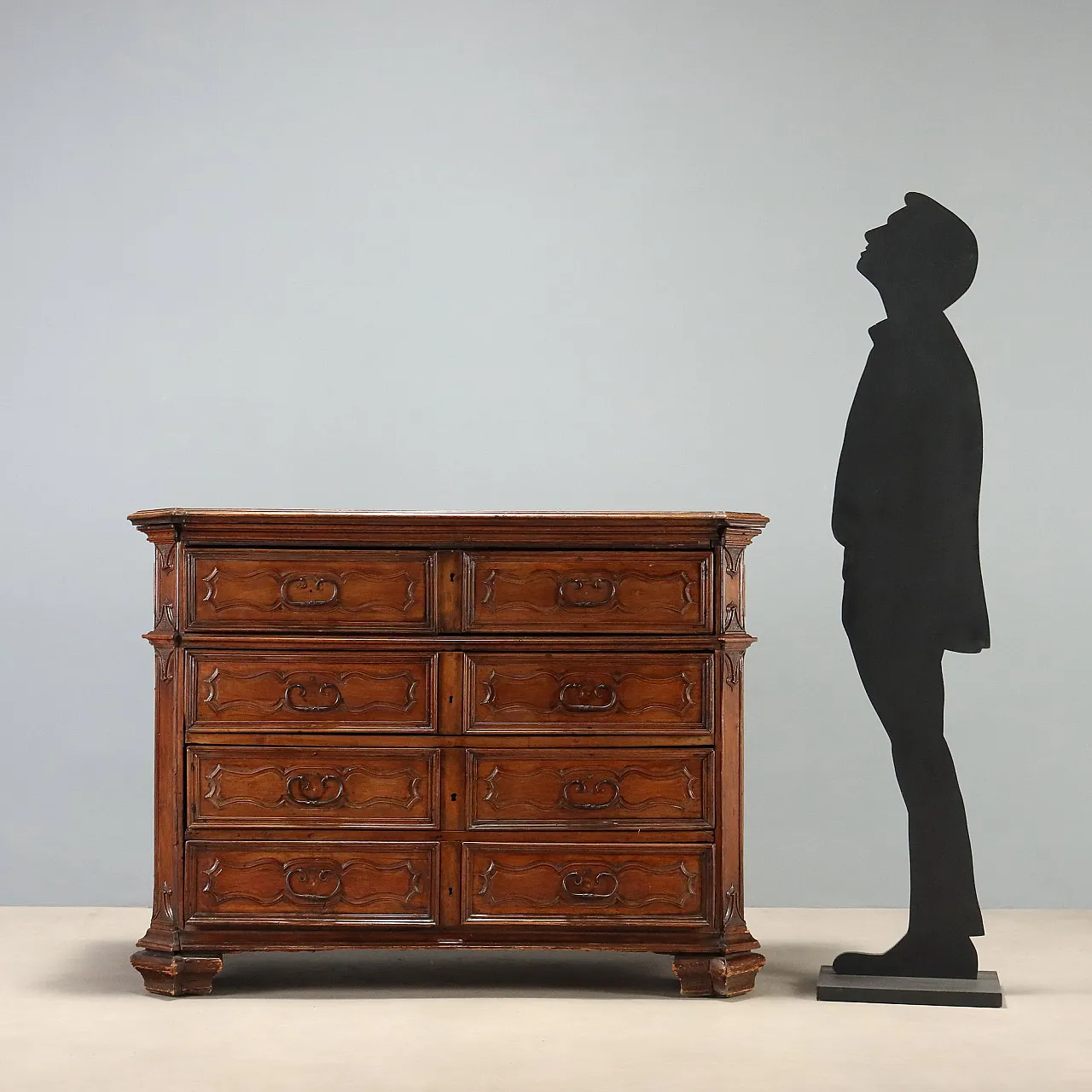 Baroque walnut chest of drawers, early 18th century 2