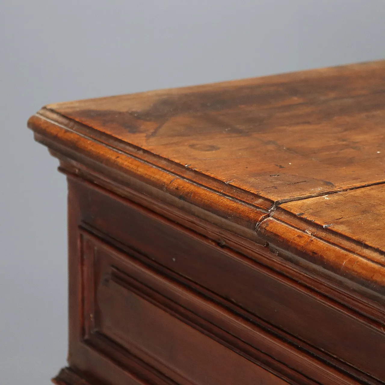 Baroque walnut chest of drawers, early 18th century 6