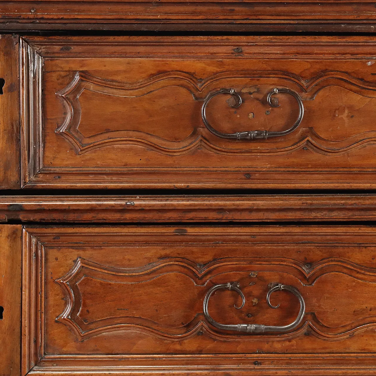 Baroque walnut chest of drawers, early 18th century 8