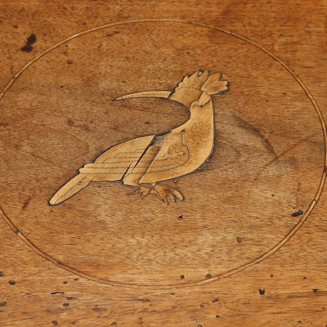 Neoclassical walnut coffee table with inlays, 18th century 9