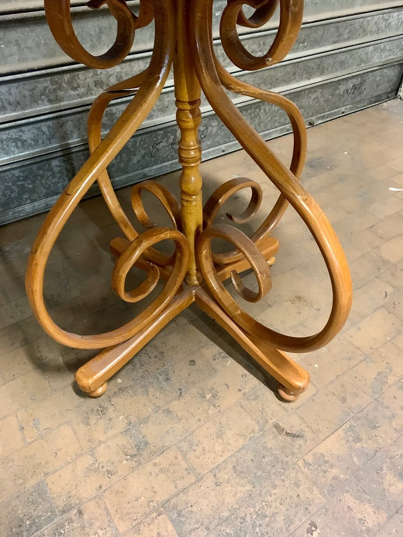 Bohemian table by Michael Thonet for Gebrüder Thonet Vienna Gmbh, late 19th century 3