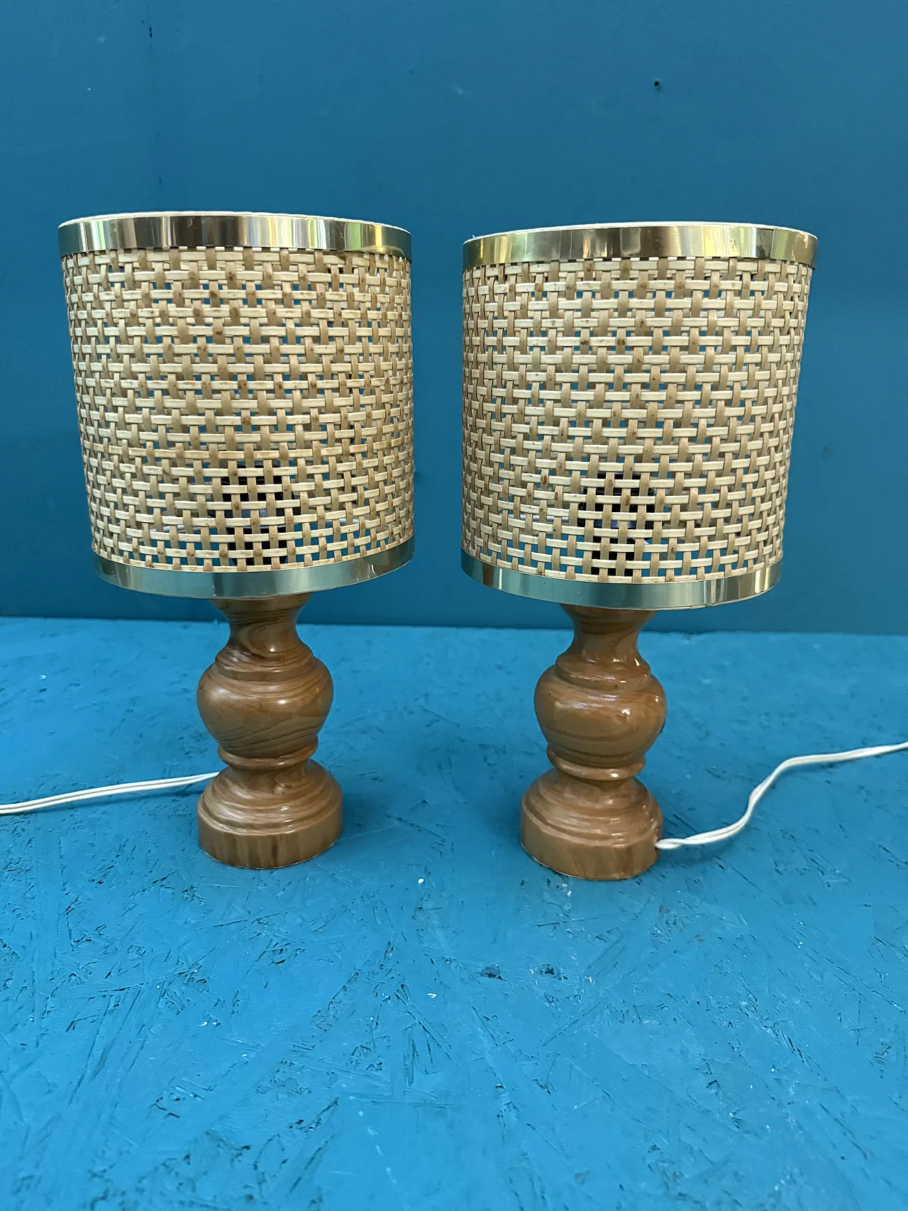 Pair of mid-century lampshades in wood, brass, and Vienna straw, 1960s 1