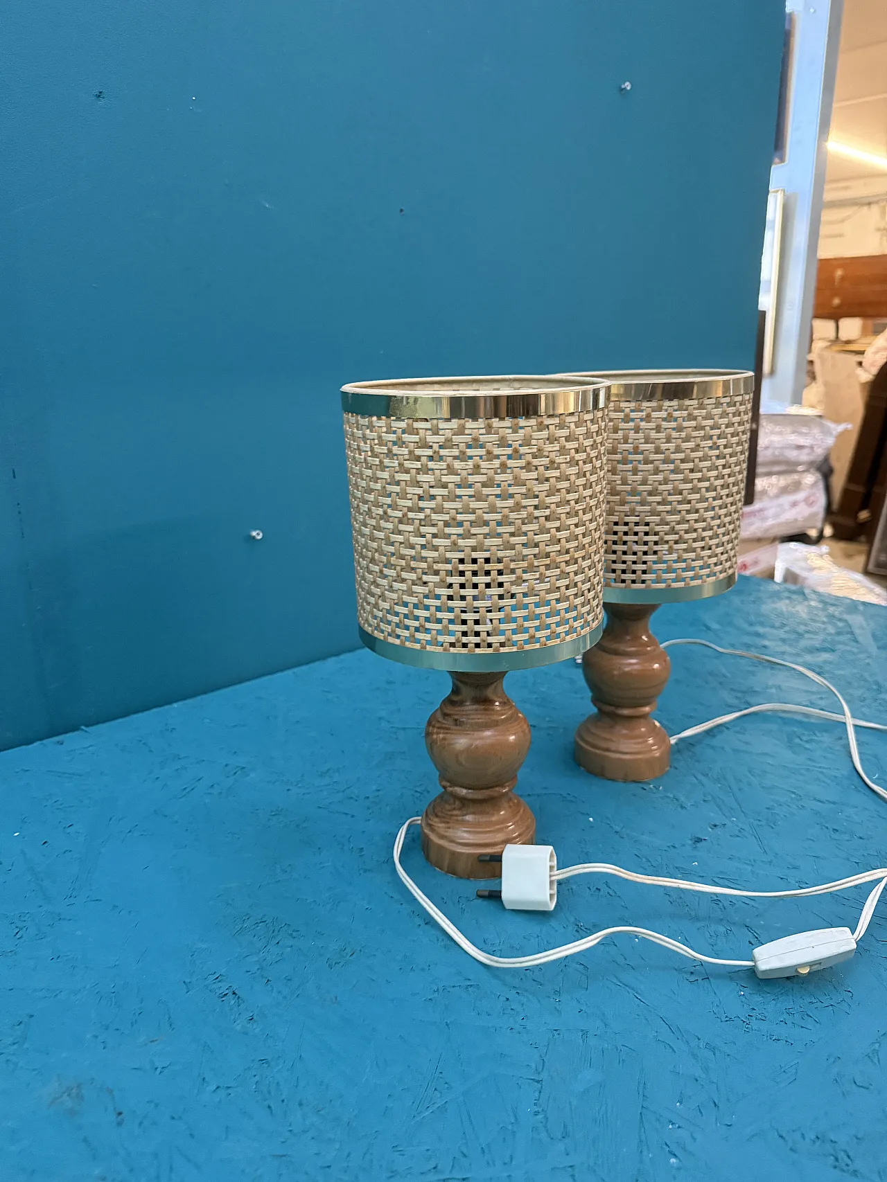 Pair of mid-century lampshades in wood, brass, and Vienna straw, 1960s 8