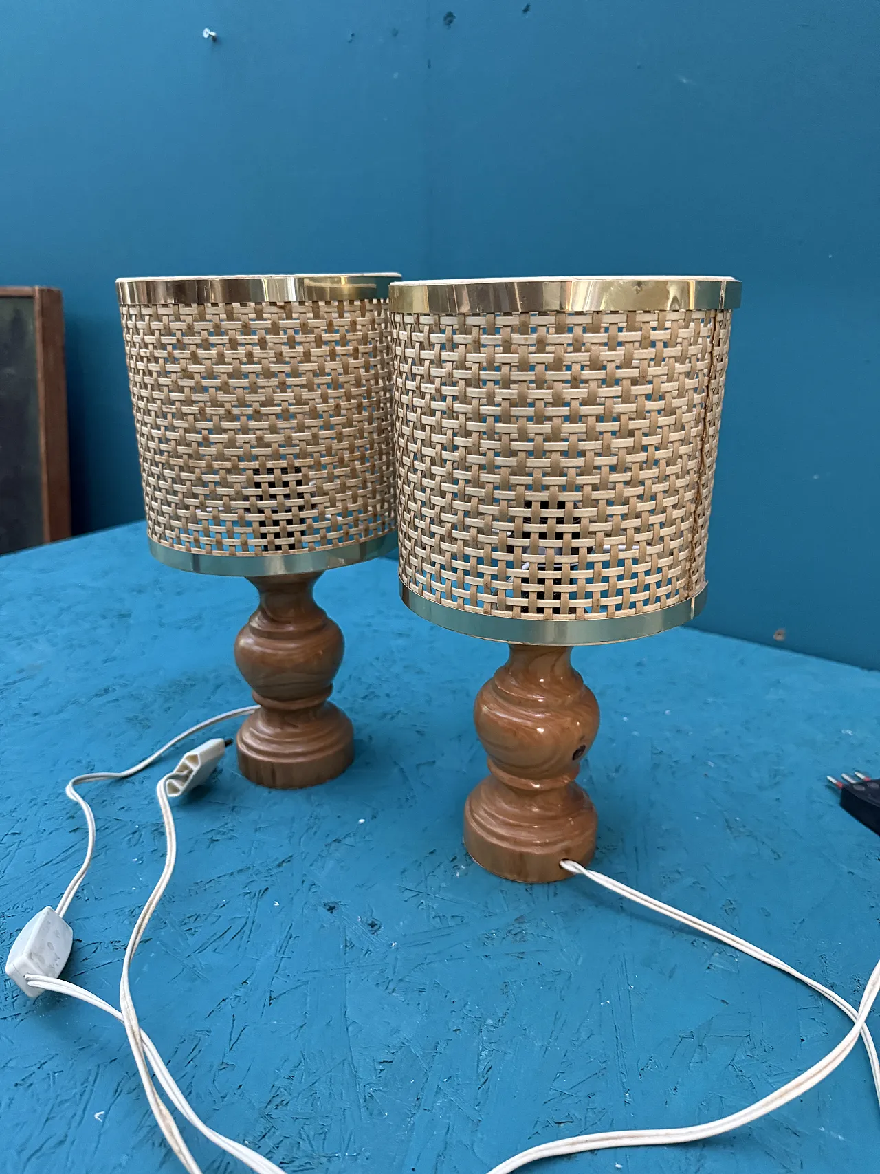 Pair of mid-century lampshades in wood, brass, and Vienna straw, 1960s 9