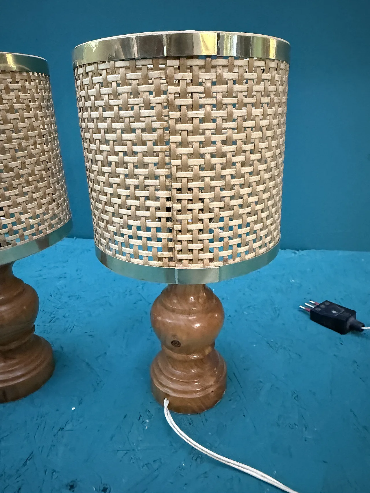 Pair of mid-century lampshades in wood, brass, and Vienna straw, 1960s 10