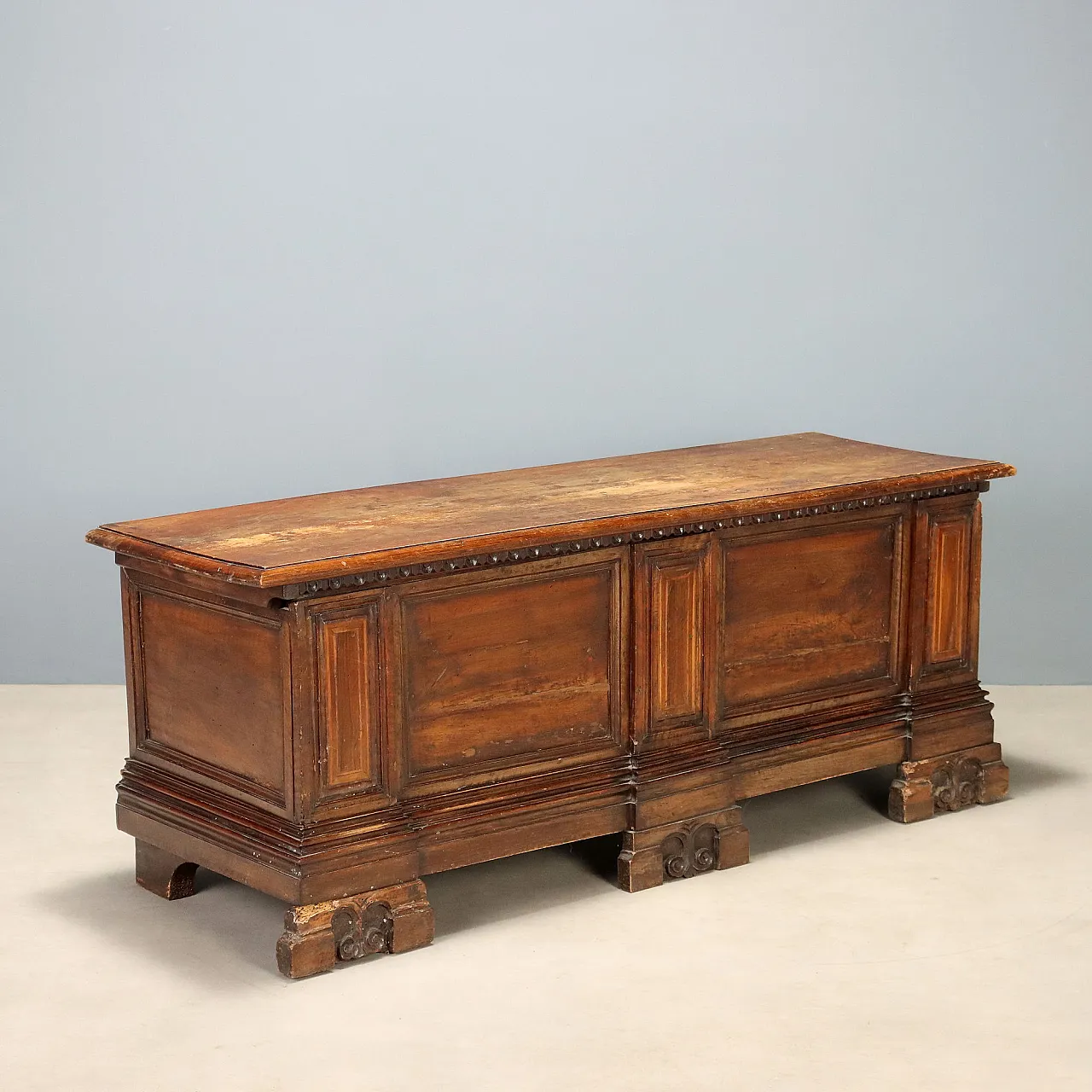 Baroque walnut chest, 18th century 1