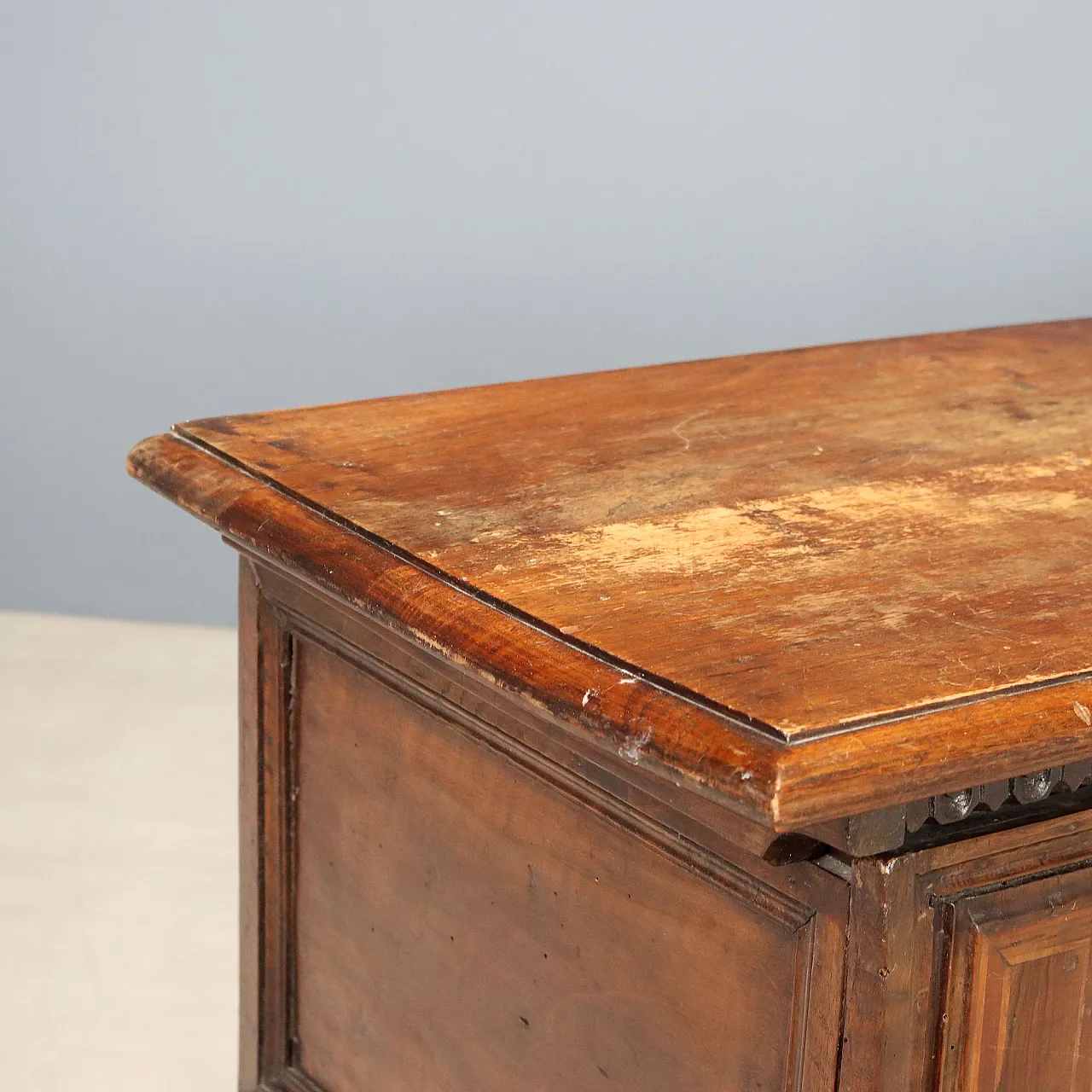 Baroque walnut chest, 18th century 5