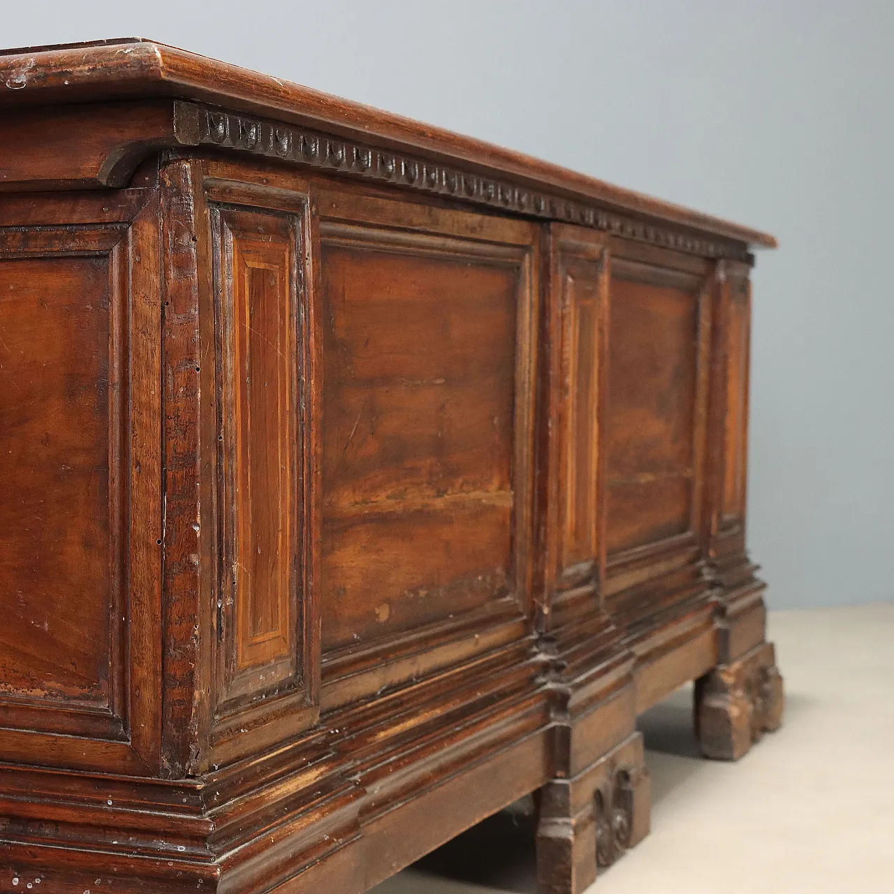 Baroque walnut chest, 18th century 7