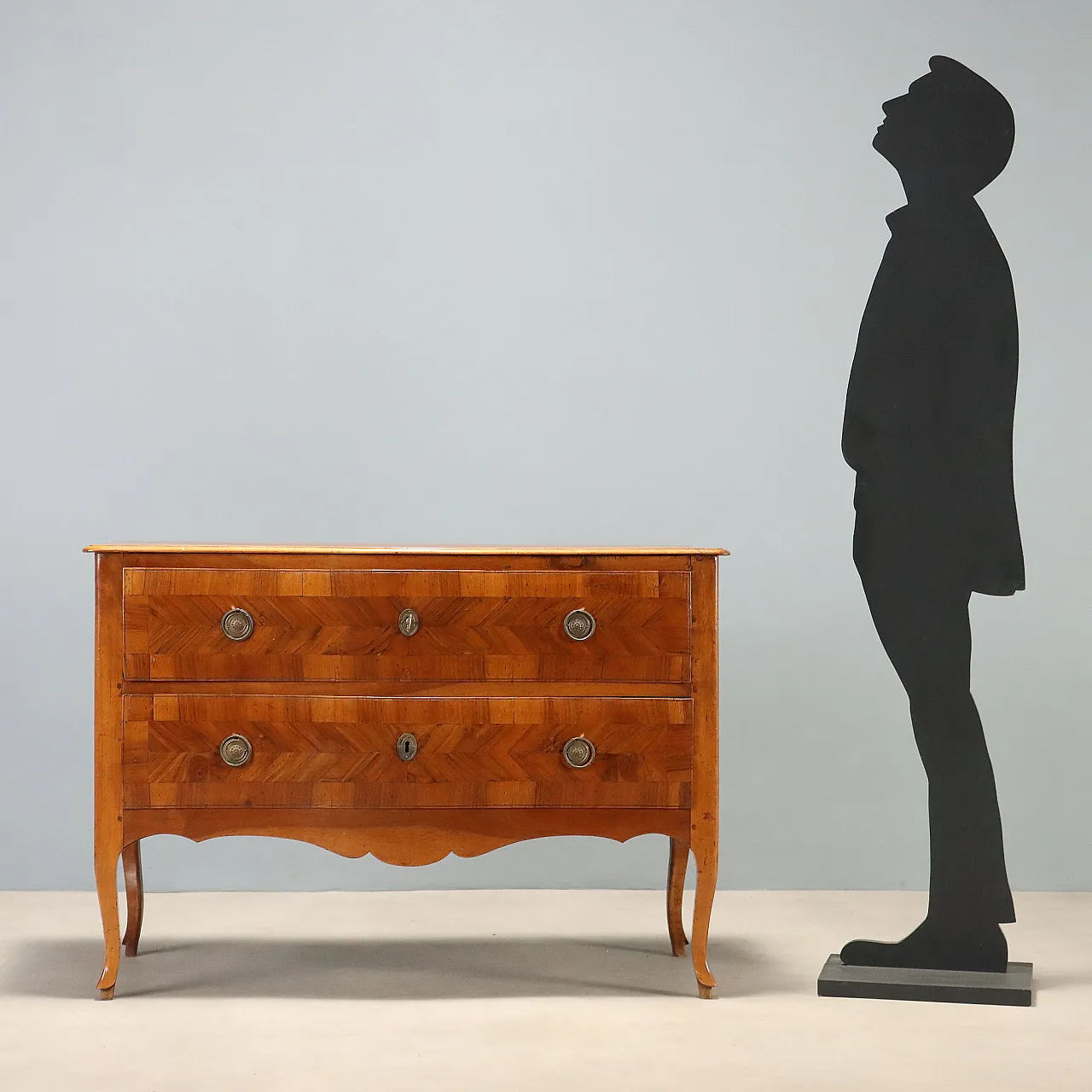 Baroque walnut chest of drawers, 18th century 2