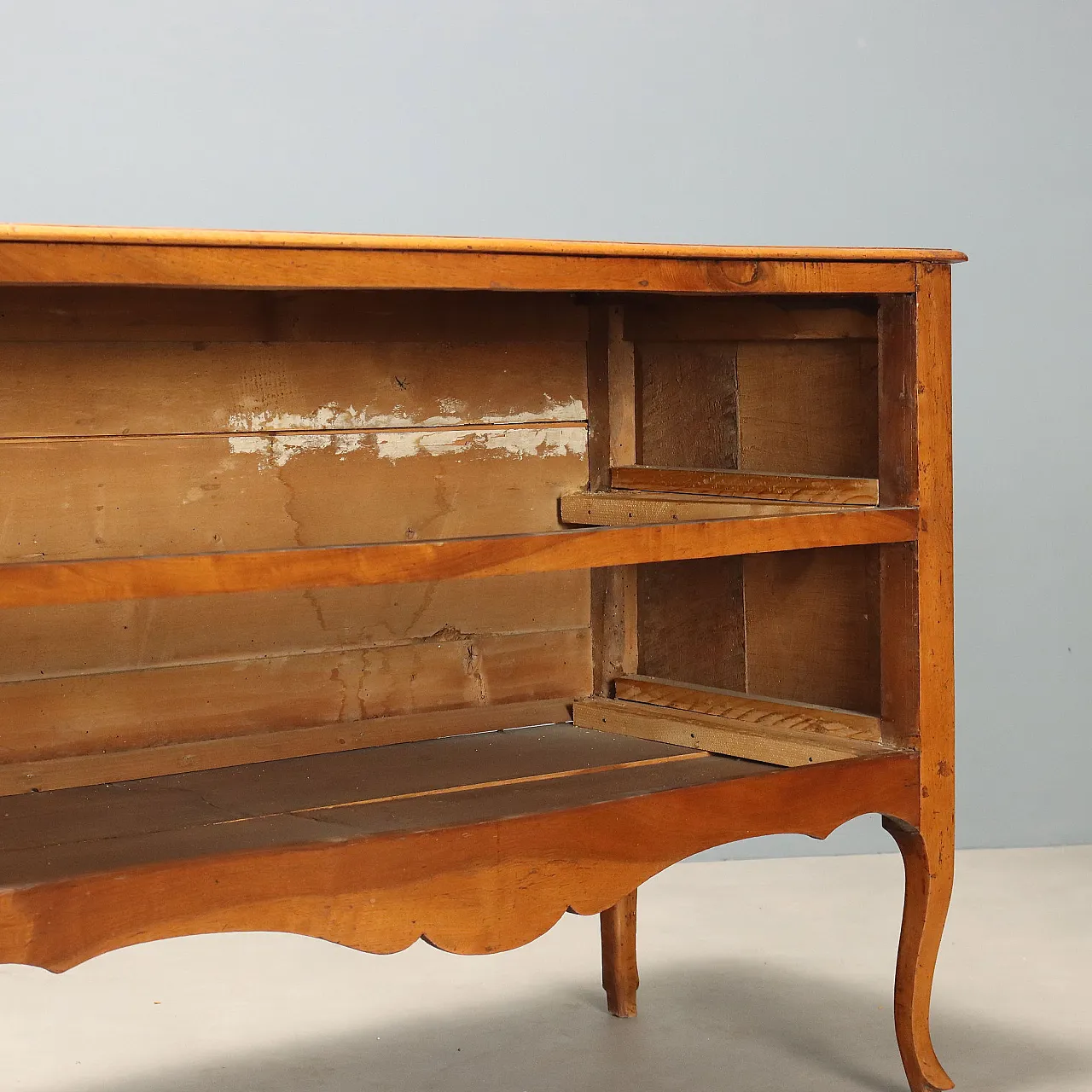 Baroque walnut chest of drawers, 18th century 9