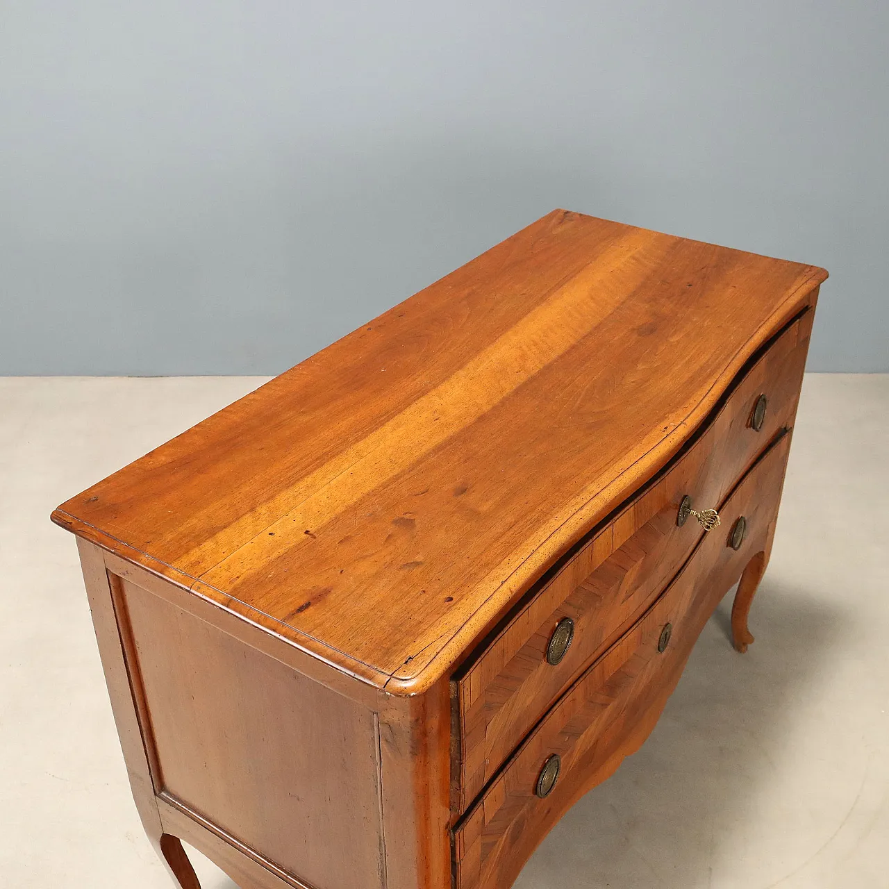Baroque walnut chest of drawers, 18th century 10