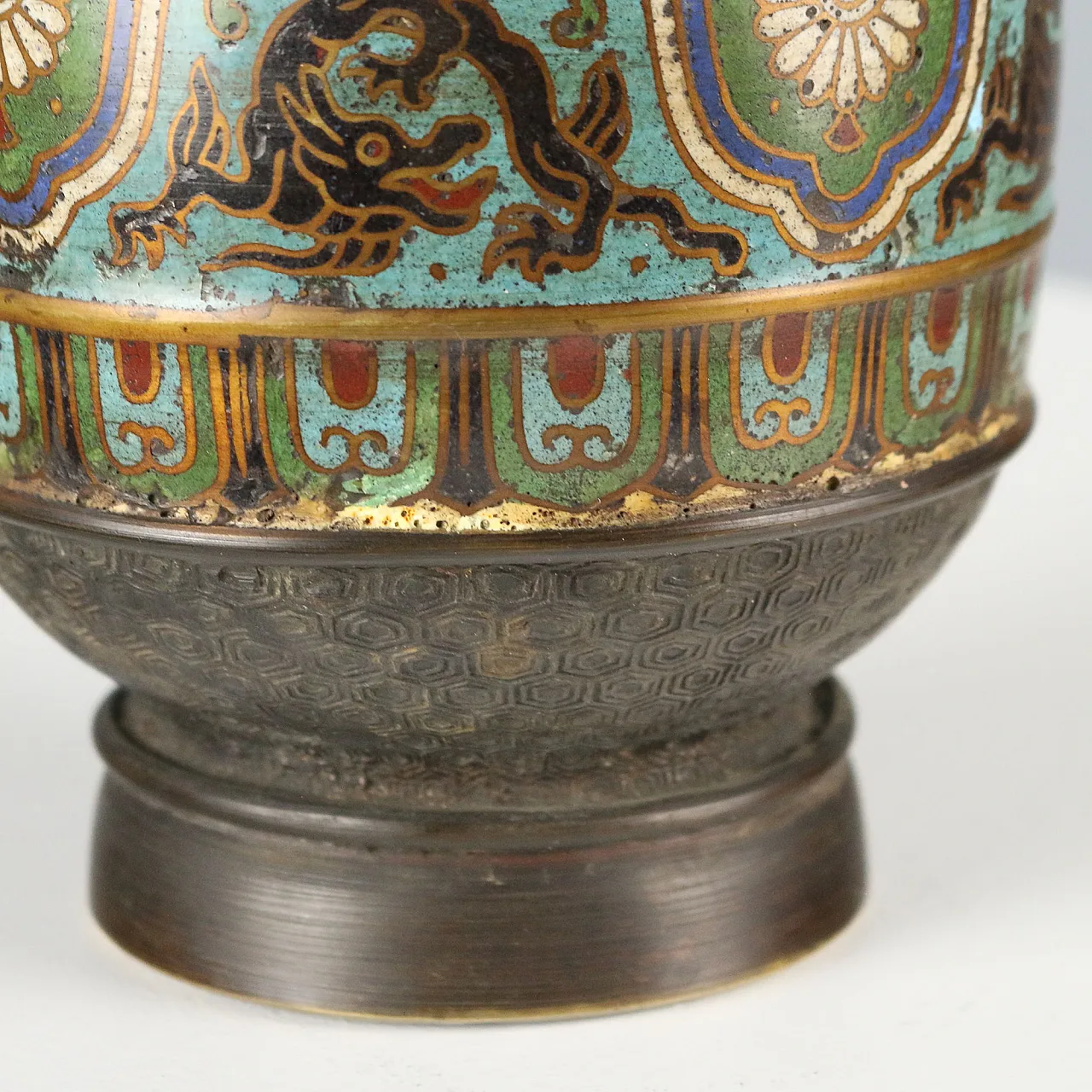 Cloisonné vase, 20th century 7